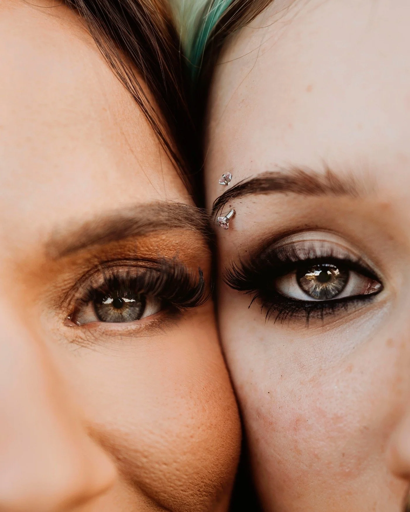 They have the prettiest eyes. 😍

I have known Sara for YEARS! I was so glad to finally meet her daughter and husband. They definitely made it through the heat the other weekend. I know Sara was tough because I was already sweating. Welcome to Louisi