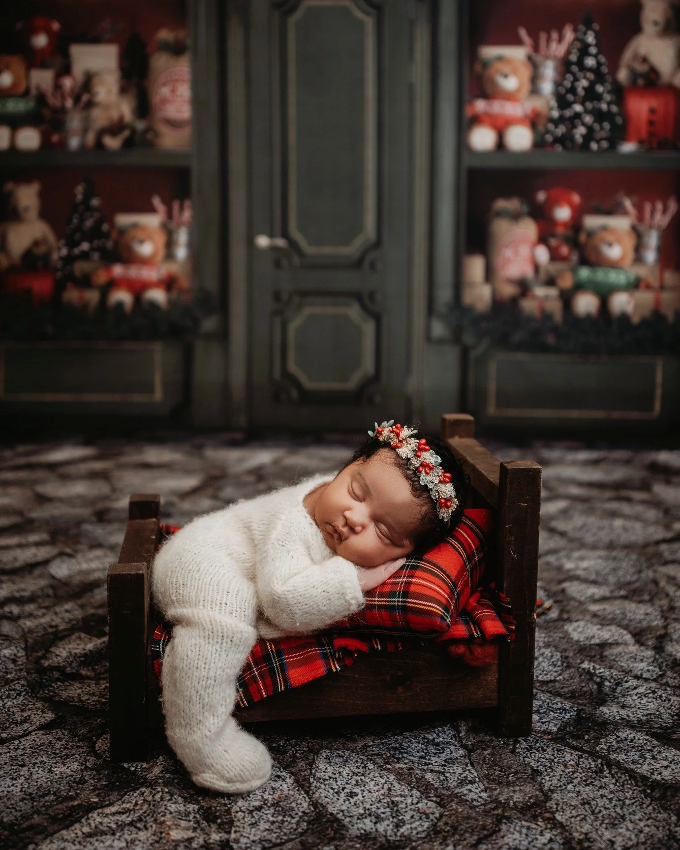 I hope every one had a great weekend! Now that Thanksgiving is over, on to more Christmas set ups. I will be cleaning and putting my tree up today. Even though I said I was going to do that like two weeks ago. 🤣

www.kristinabanksphotography.org