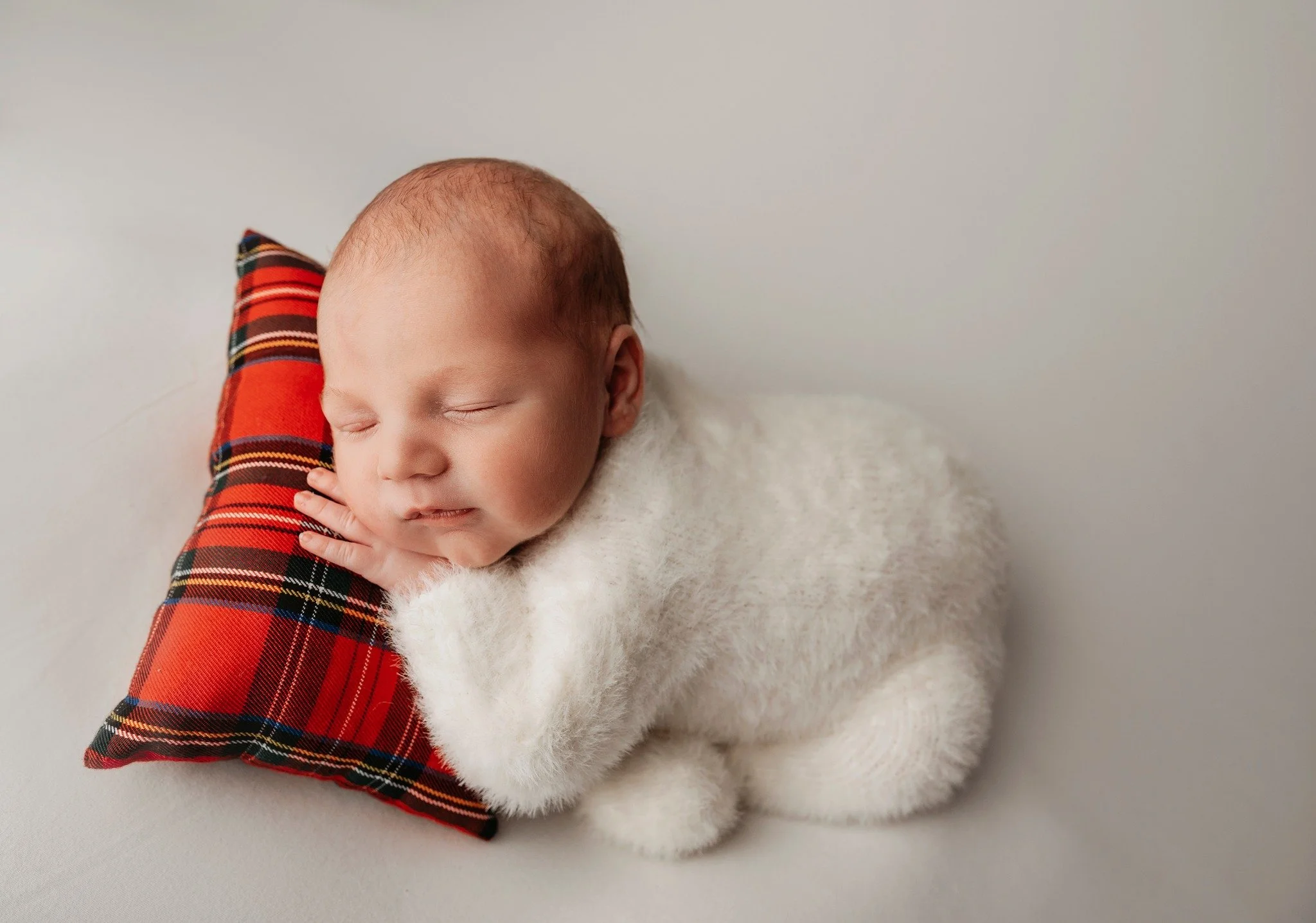 It's the little smirk for me. 

Snowflakes, snuggles, and holiday magic. 🥹

www.kristinabanksphotography.org