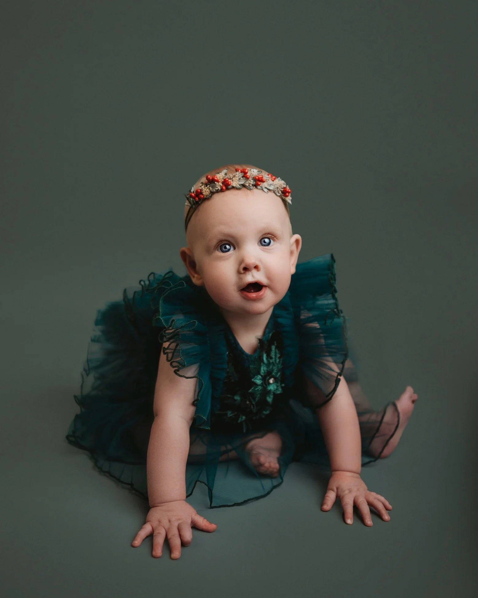 Just blessing your timeline with my sweetest niece. I have literally waited over 8 years to capture her. When we found out she was having a girl, we were BEYOND excited. Eliza might be tired of me by the end of it. I can't wait until her cake smash. 