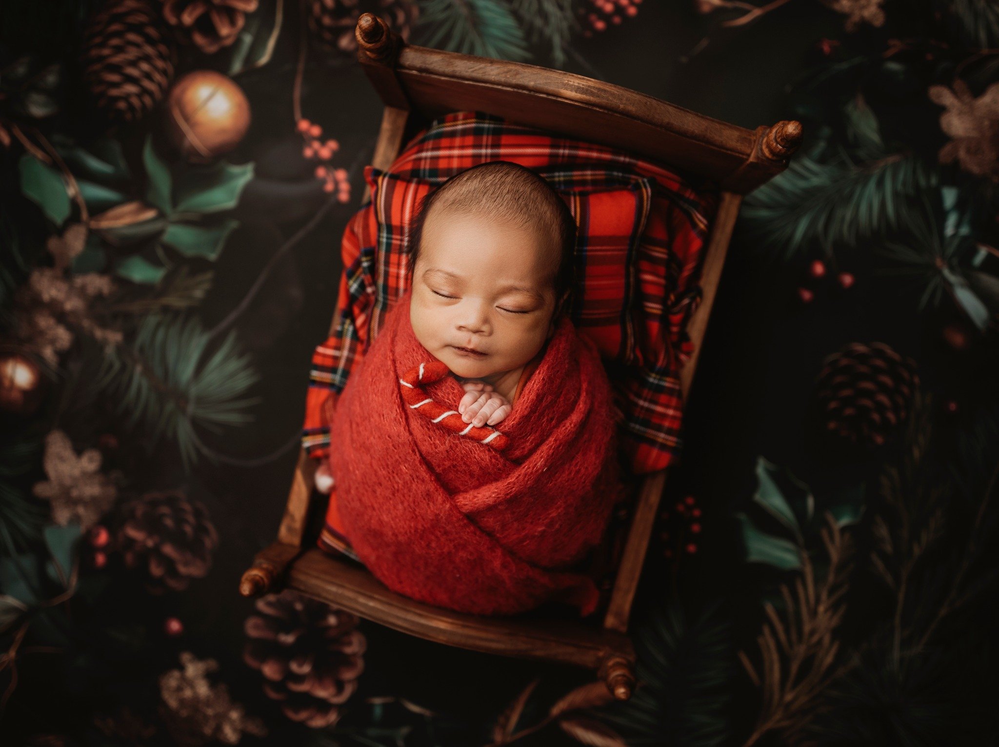 Finishing off this season with a few Christmas set ups. I hope every one has an amazing day. I truly hope you are able to spend it with family. ❤

www.kristinabanksphotography.org