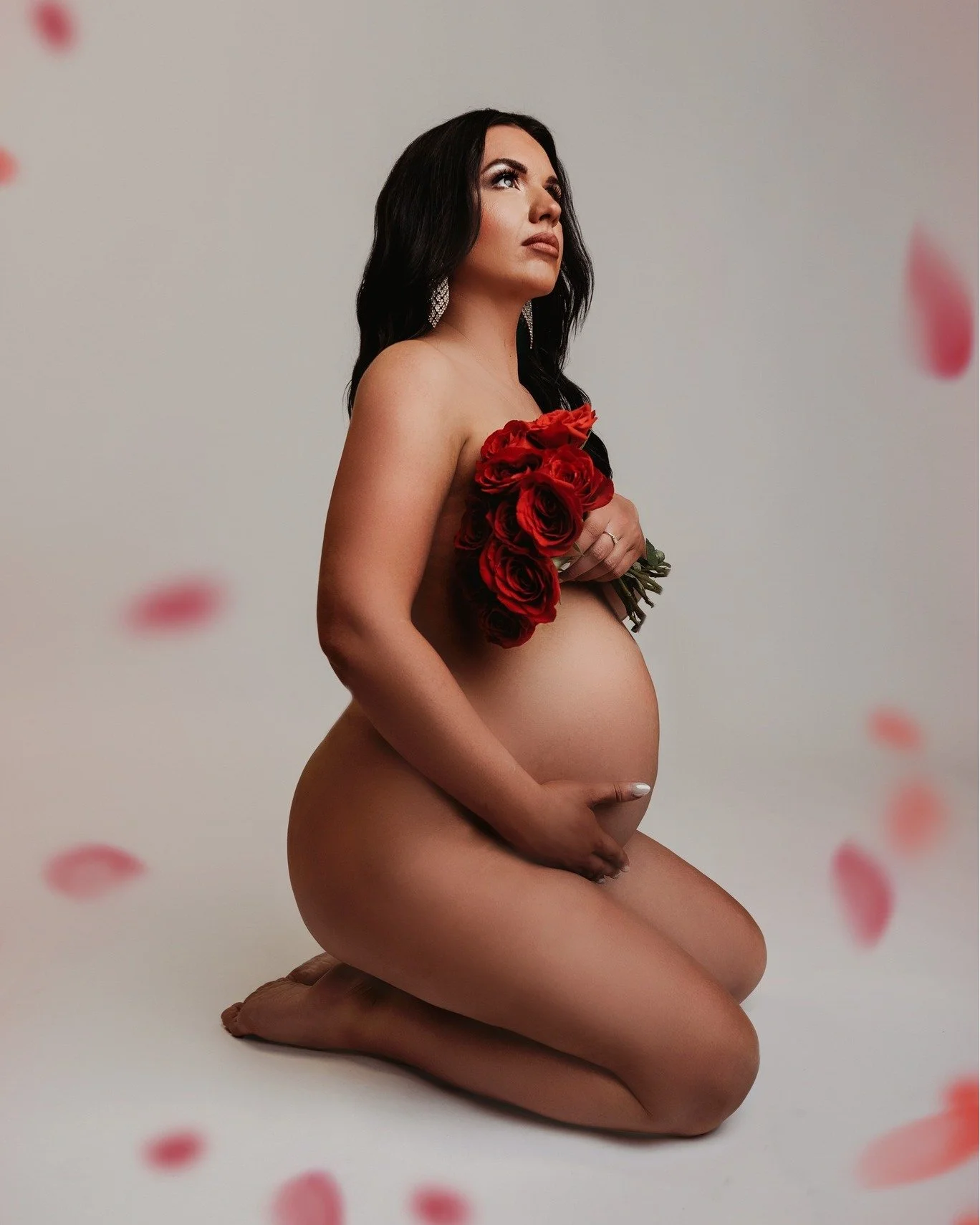 I am sure can relate when you go through so many changes during your pregnancy. I loved hearing, "I can't wait for my session." You get a day of pampering while dressing up or down. 😆 It's a beautiful process and seeing all the women GLOW 