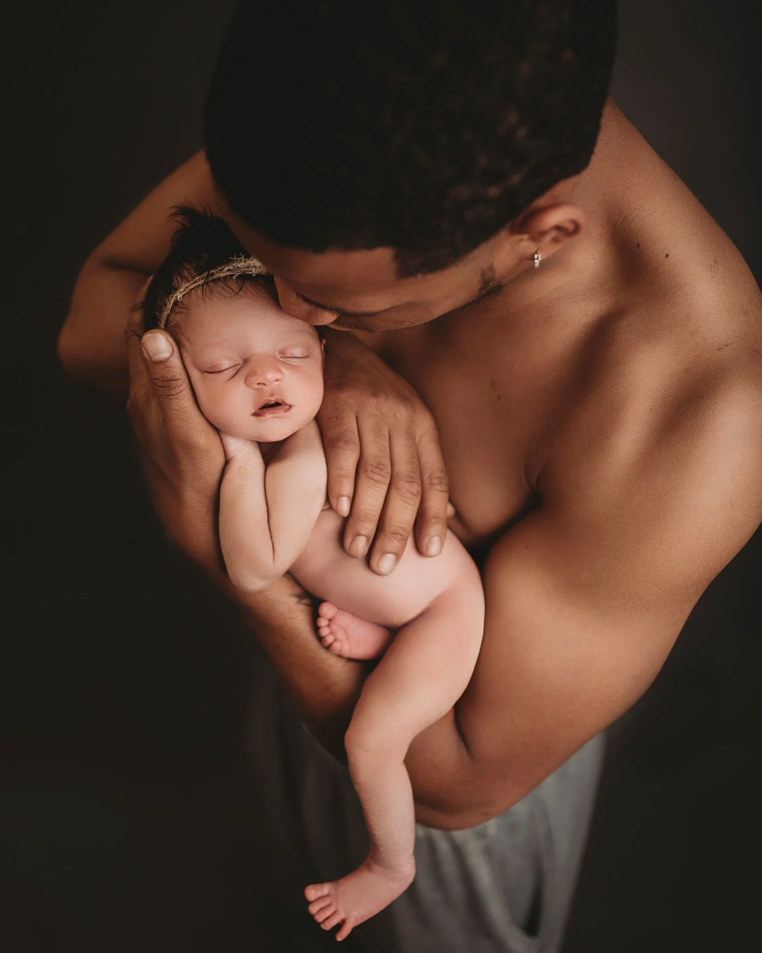 I found these going through my hard drive but AM I CRAZY?

You remember a few years ago where it was kind of a trend for the dad to take his shirt off? Right? Maybe that was just specific photographers but I remember it being a trend. We were doing i