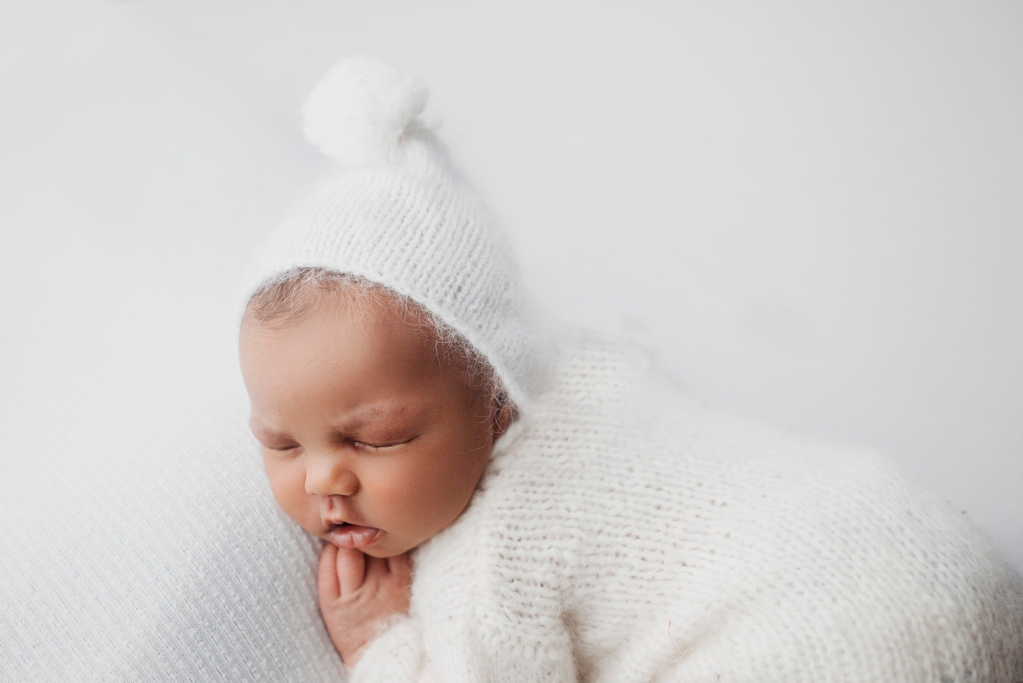 Newborn photographers:
🍼 Studio sessions
🏡Lifestyle

Which one has your heart?

Posed definitely has my heart but lifestyle is too precious. I don't think you can answer wrong. All newborn sessions are too cute. 

www.kristinabanksphotography.org