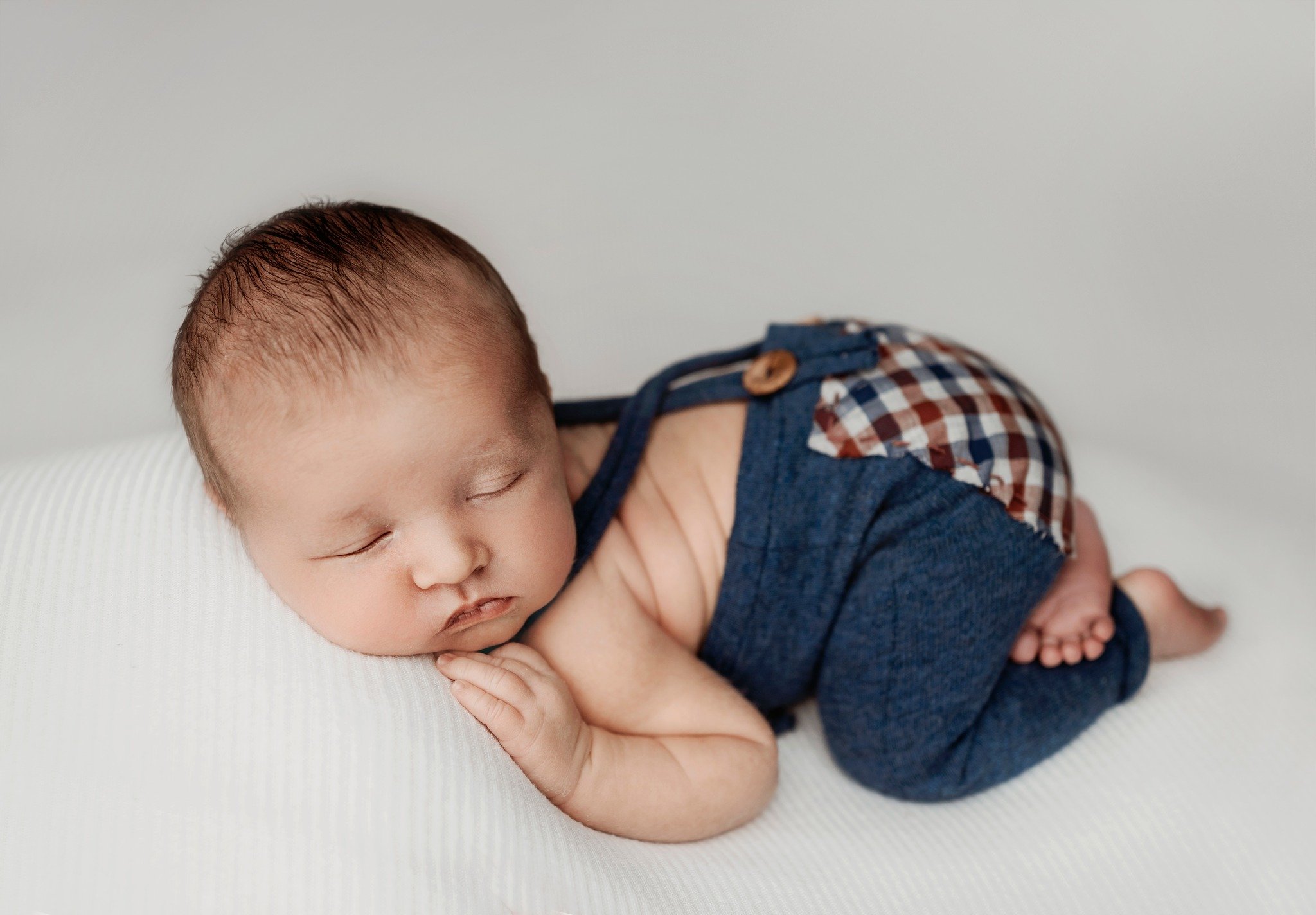 In all seriousness, it's wild to think about how many babies photographers capture. It's their first portraits. The little details, family and sibling poses, and sometimes we even capture their first smile. We are important. 😍

www.kristinabanksphot