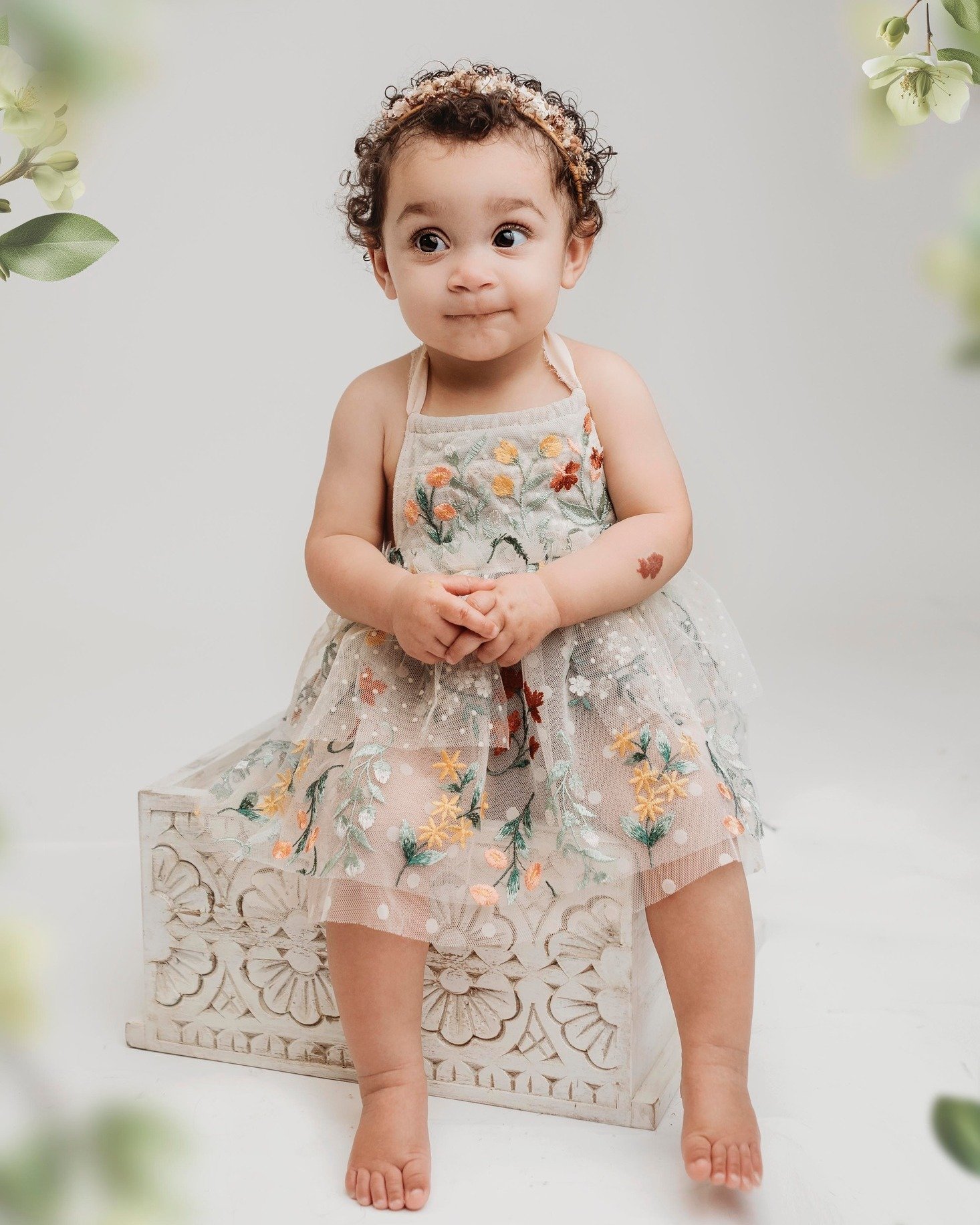 When it comes to milestone sessions, you don't have to worry about anything. Outfits are includes plus sibling/family shots. You even have the option for makeup and hair. We want you to be able to come in and relax. ❤

www.kristinabanksphotography.or