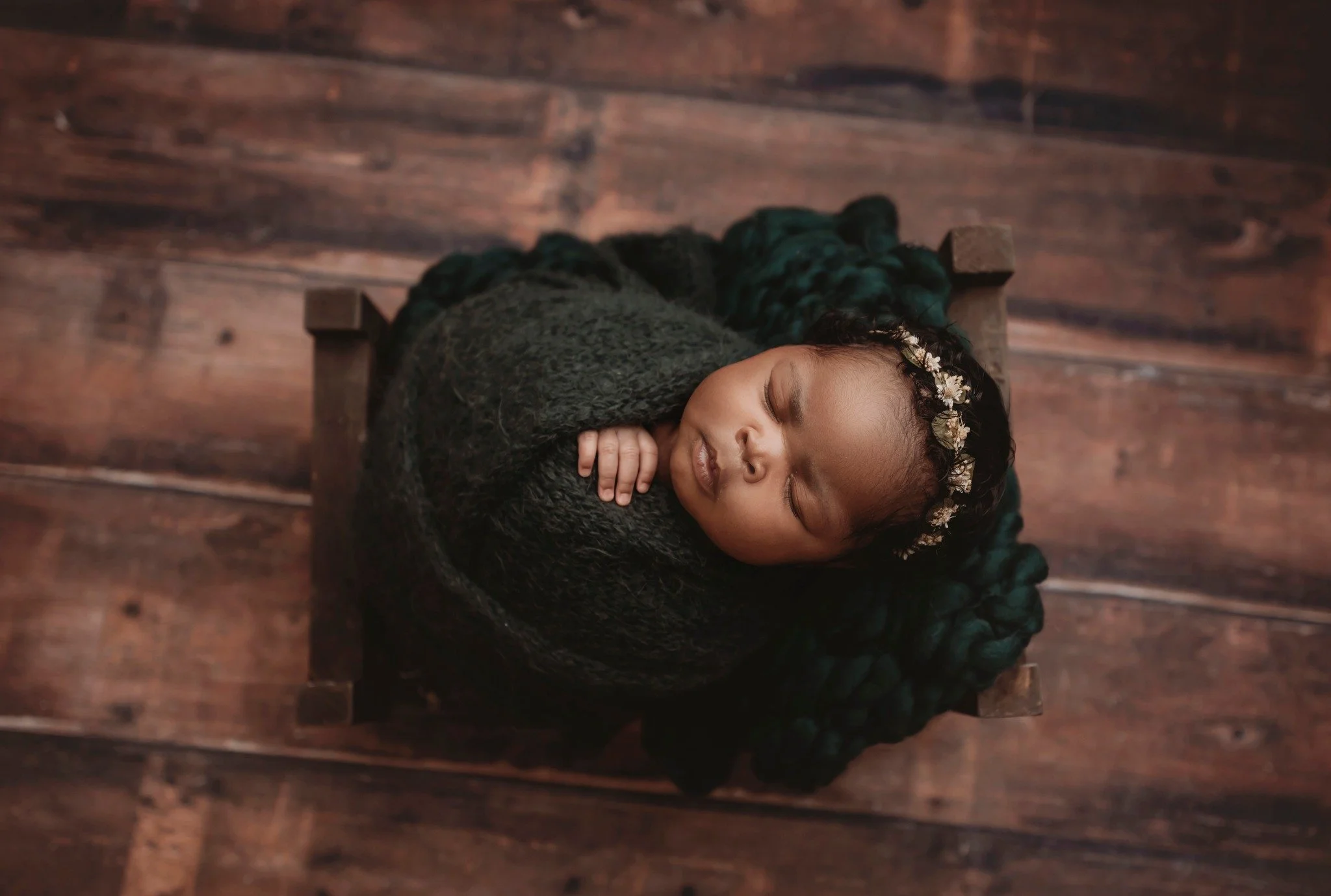 Green was her color! I swear it's so hard for me to stick to one color. At the end of a newborn session I think, "WOW we really did the whole rainbow." I love when clients trust me with their little one. 😍

www.kristinabanksphotography.org