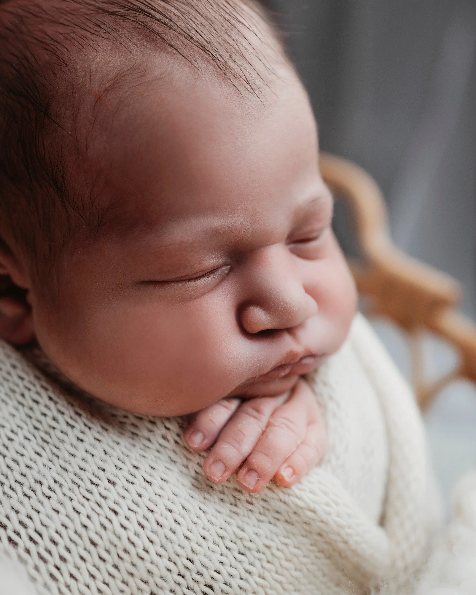 I am going to be so honest, 

I do not mind if you hover over me. Your child is in my hands. Pull up a seat and sit beside me. I always tell my clients this. That's the main reason I LOVE having an open layout in my studio. At any point in time if yo