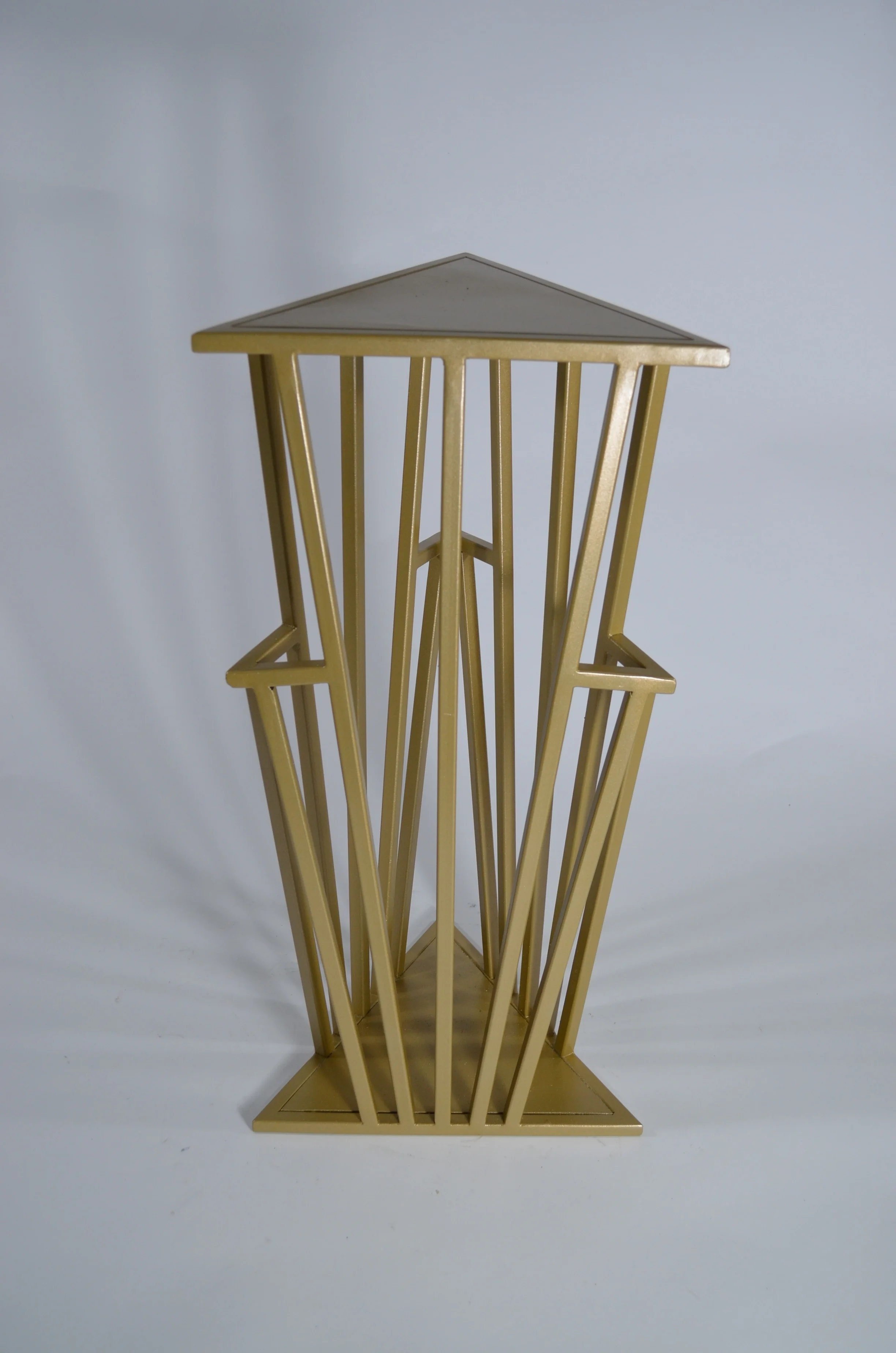 Three-sided deco stand