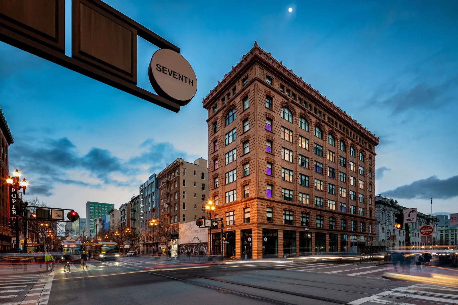 yotel_san_francisco_exterior.jpg