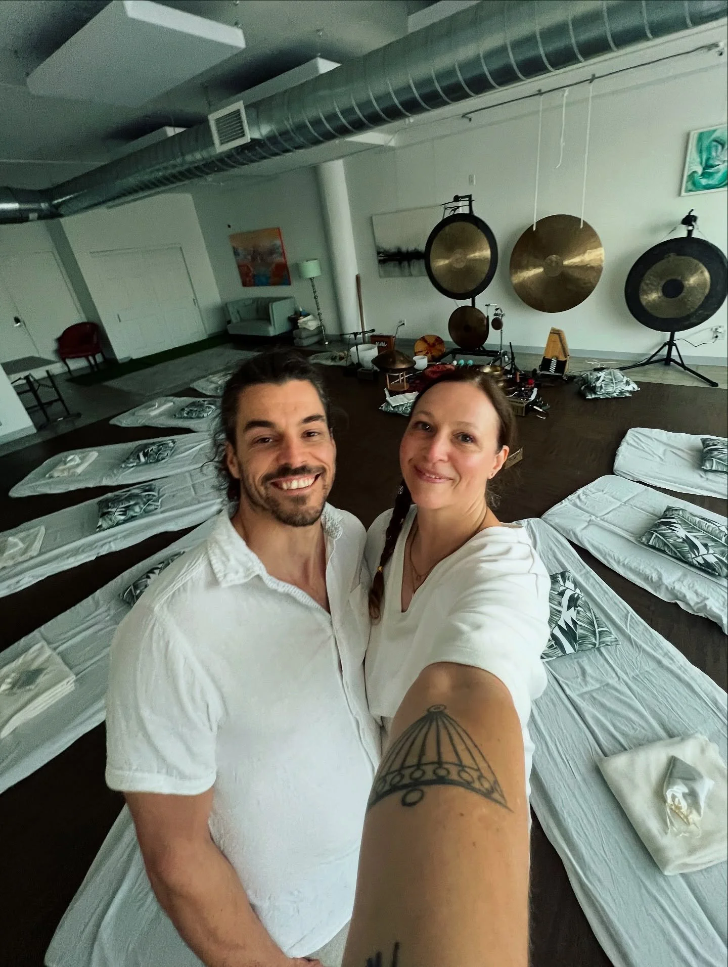 On vous attend le 2 septembre au @sono.tarium pour une séance Breathwork et Sonothérapie facilitée par @francisdostie.fr ๐จ๐จ๐จ Notre dernière collaboration a été vraiment extraordinaire, j’ai trè