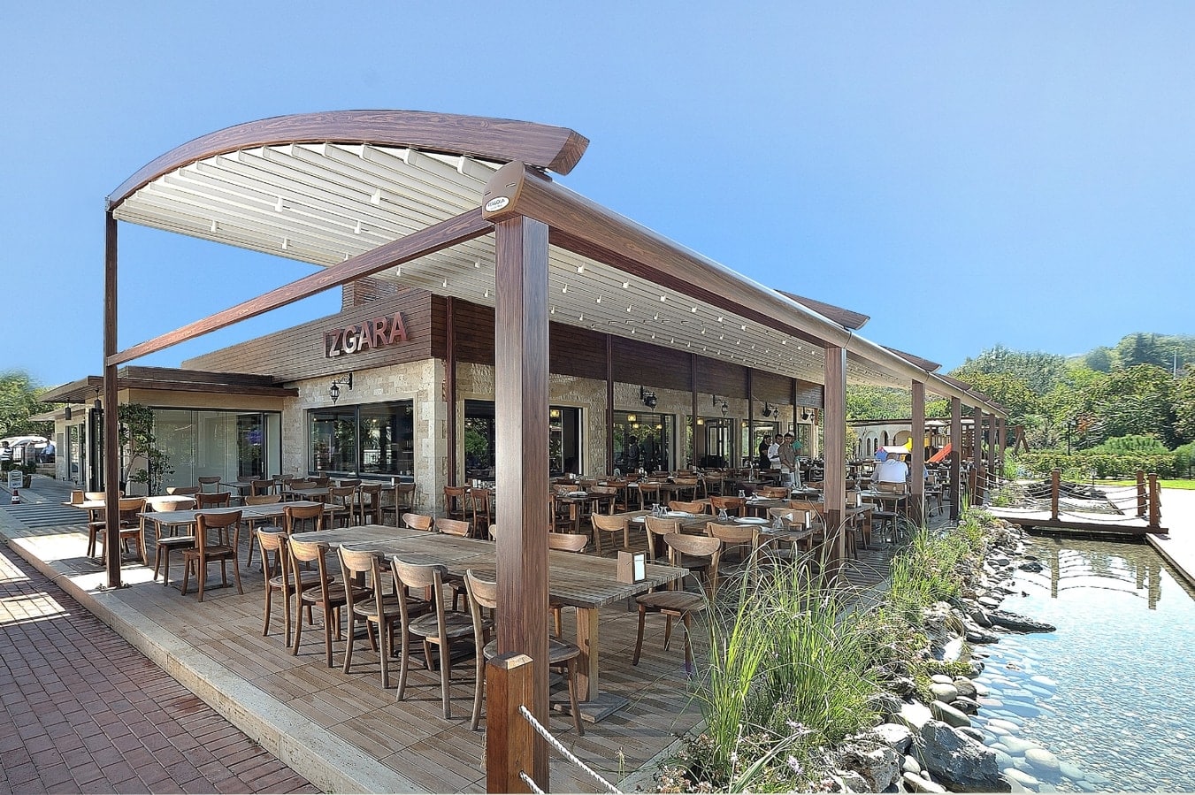 retractable_awnings.jpg