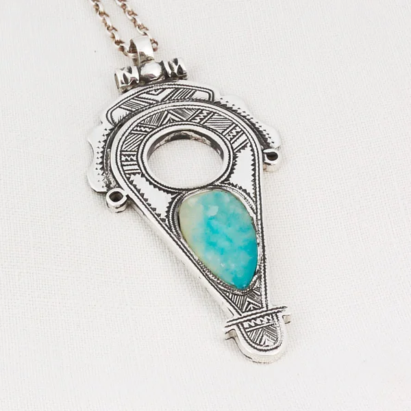 Large-Silver-Point-with-Blue-Stone-2.jpg