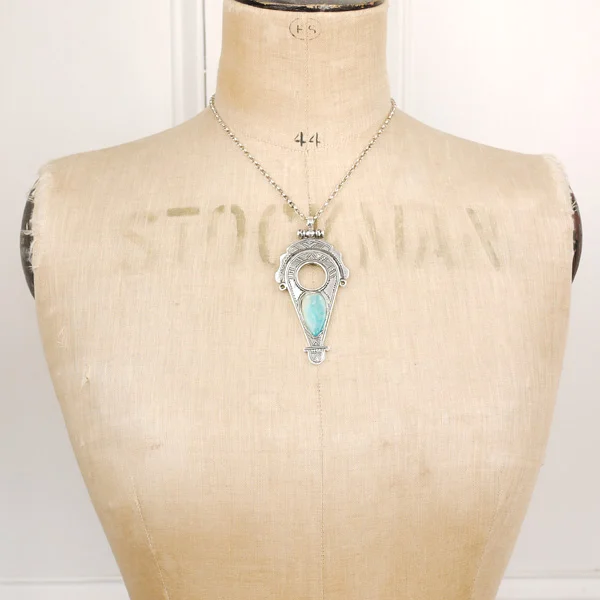 Large-Silver-point-with-blue-stone.jpg