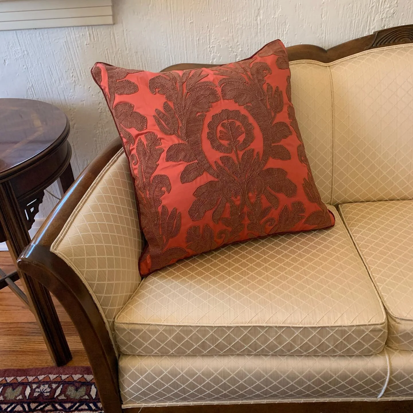 Very excited to deliver these custom pillows with a gorgeous enbroidered silk from @johnbrooksinc today ✨🖤