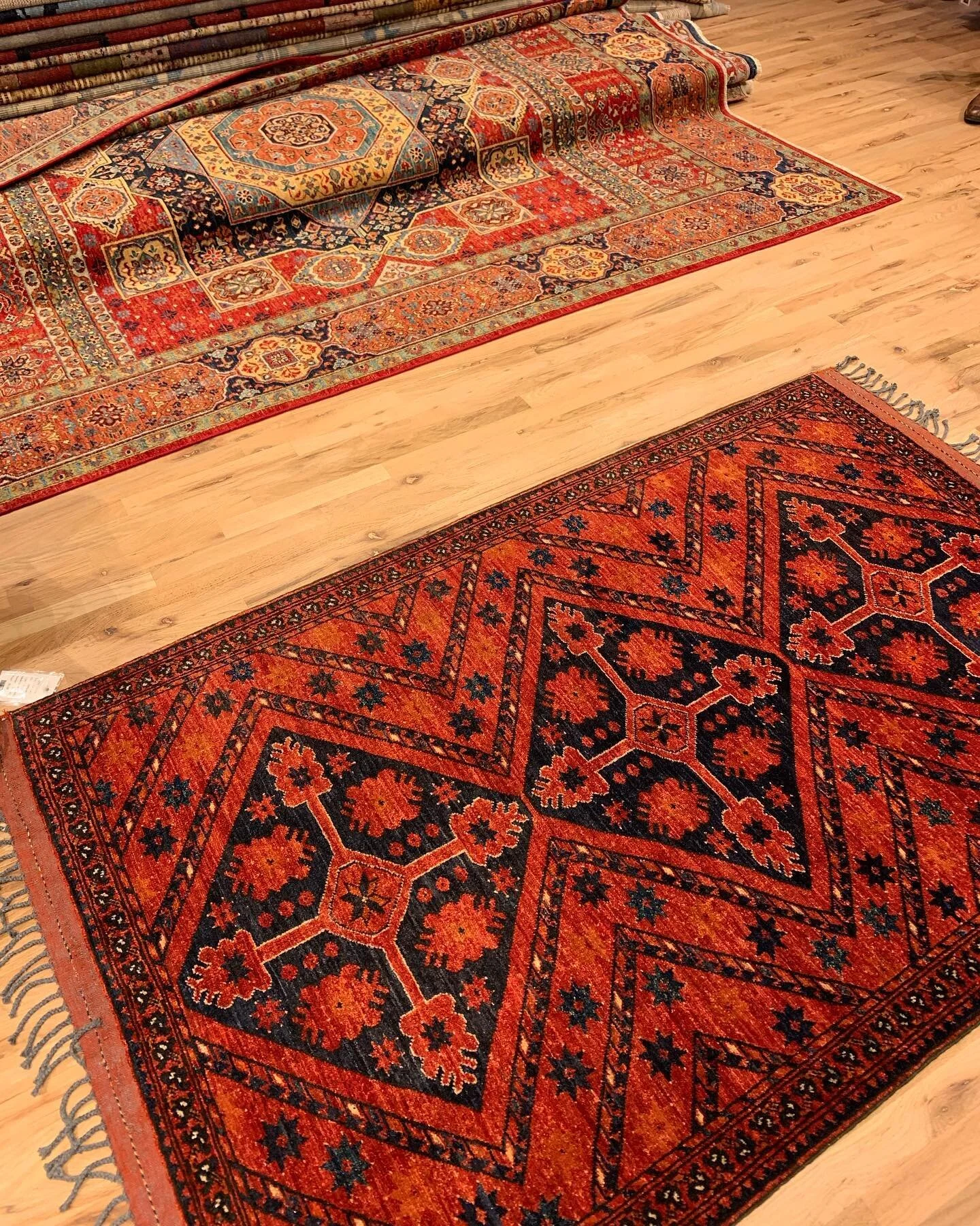 So many beautiful rugs at @azariruggalleries today 🖤