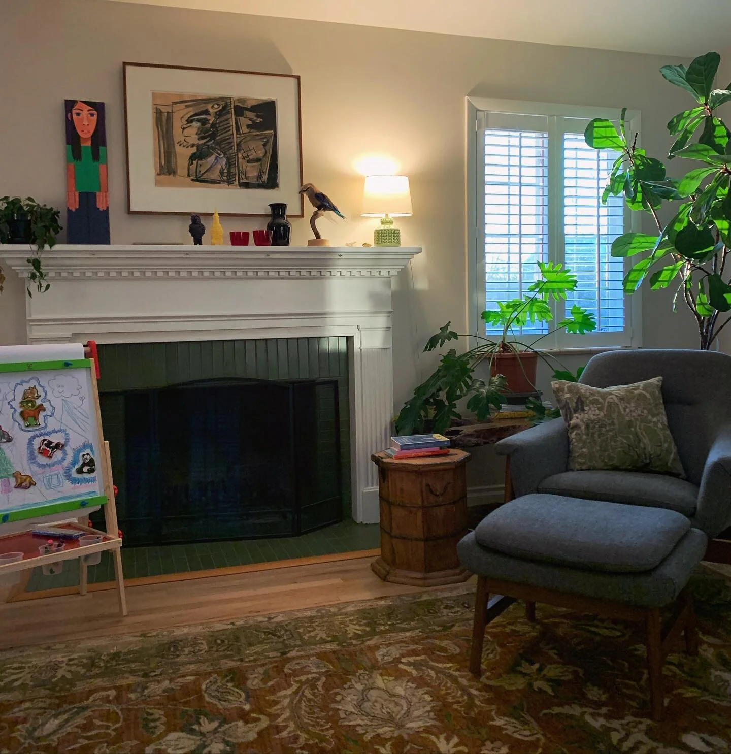 Will do some more polished fireplace photos soon, but until then&hellip; !
.
.
.
#denverinteriordesigner #fireplacemakeover #heathceramics #goldenhour #blessthismess