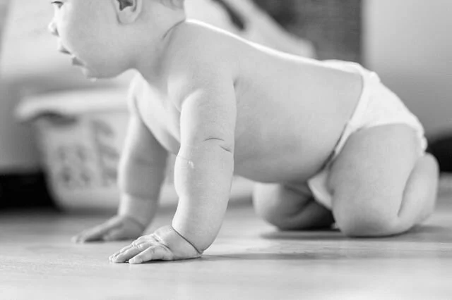 Luckily, he is still only practicing these crawling skills and just started slowly "inchworm-ing" his way around. I know this self-isolation thing is about to get a whole lot harder.⁠
⁠
⁠
#Alexandriava #Alexandrianewbornphotographer #Delray