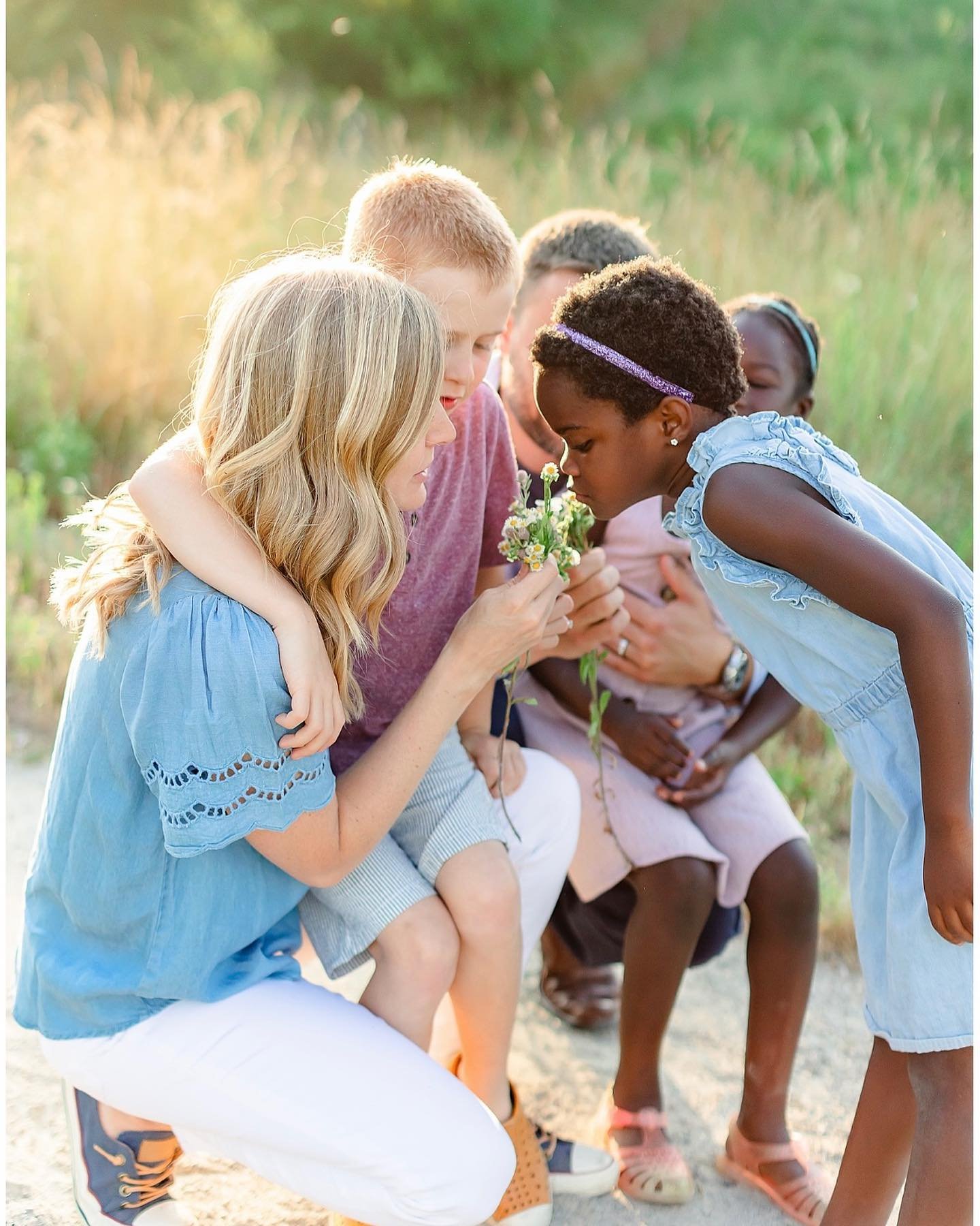 Still obsessing over these gorgeous joy-filled, family protraits. More over on the blog! #alexandriavaphotographer #familyphotographer #fairfaxstationphotographer #themotherhoodanthology #theheartfulphotogs #theaugustmag #thekindredpath #alexandriava