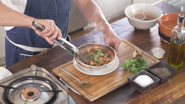 MUNCHERY | Chef Charles Phan | Chicken Clay Pot
