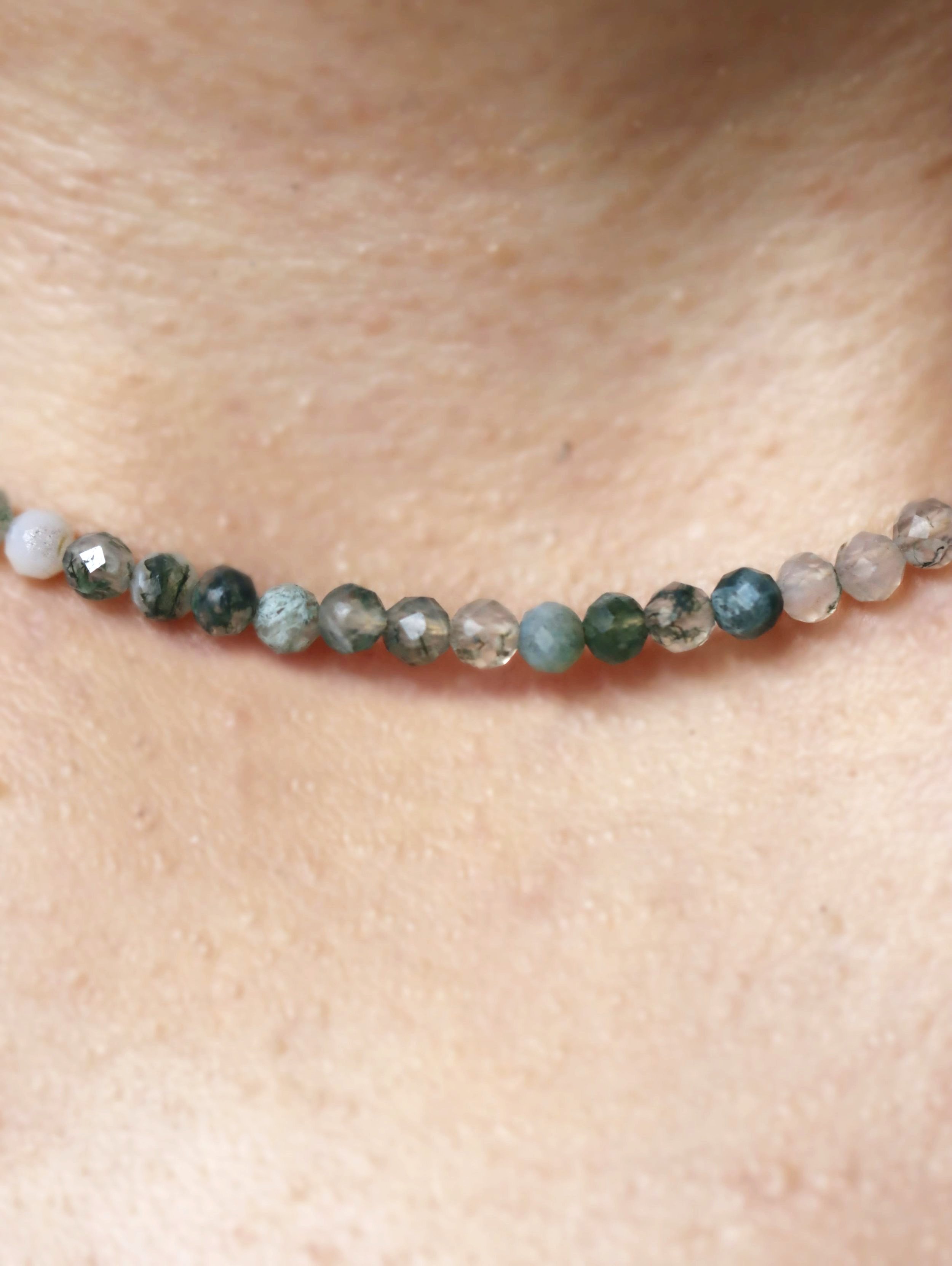 Collier ras-de-cou Agate mousse - Pierre pour se réinventer - SOLYA - Boutique en ligne de lithothérapie - Eshop de pierres naturelles & éthiques - Crystal healing