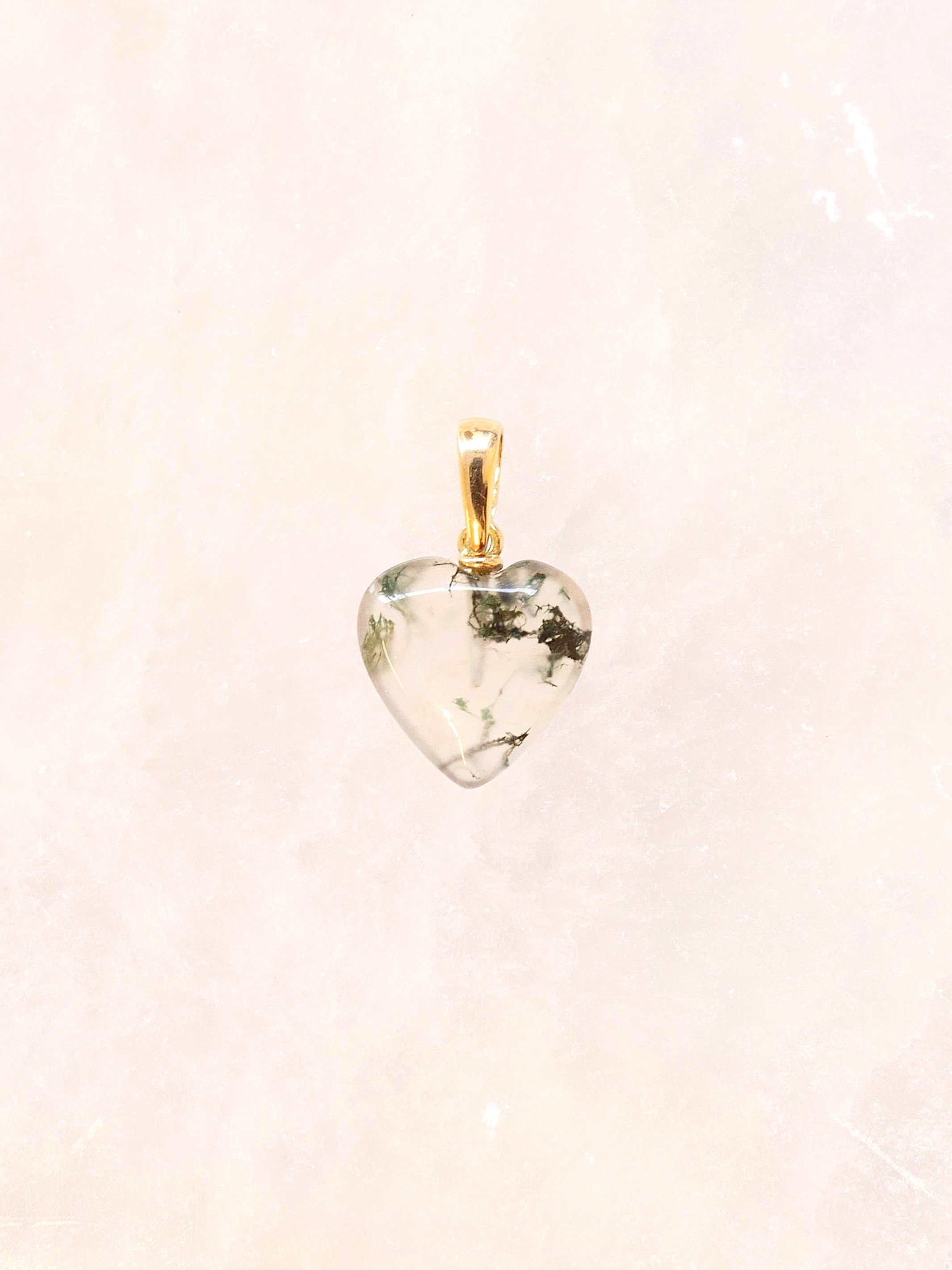 Pendentif petit cœur en Agate mousse sur or 18ct - Pierre pour se réinventer - Eshop de Lithothérapie - Magasin en ligne de pierres éthiques & naturelles - Belgique - SOLYA