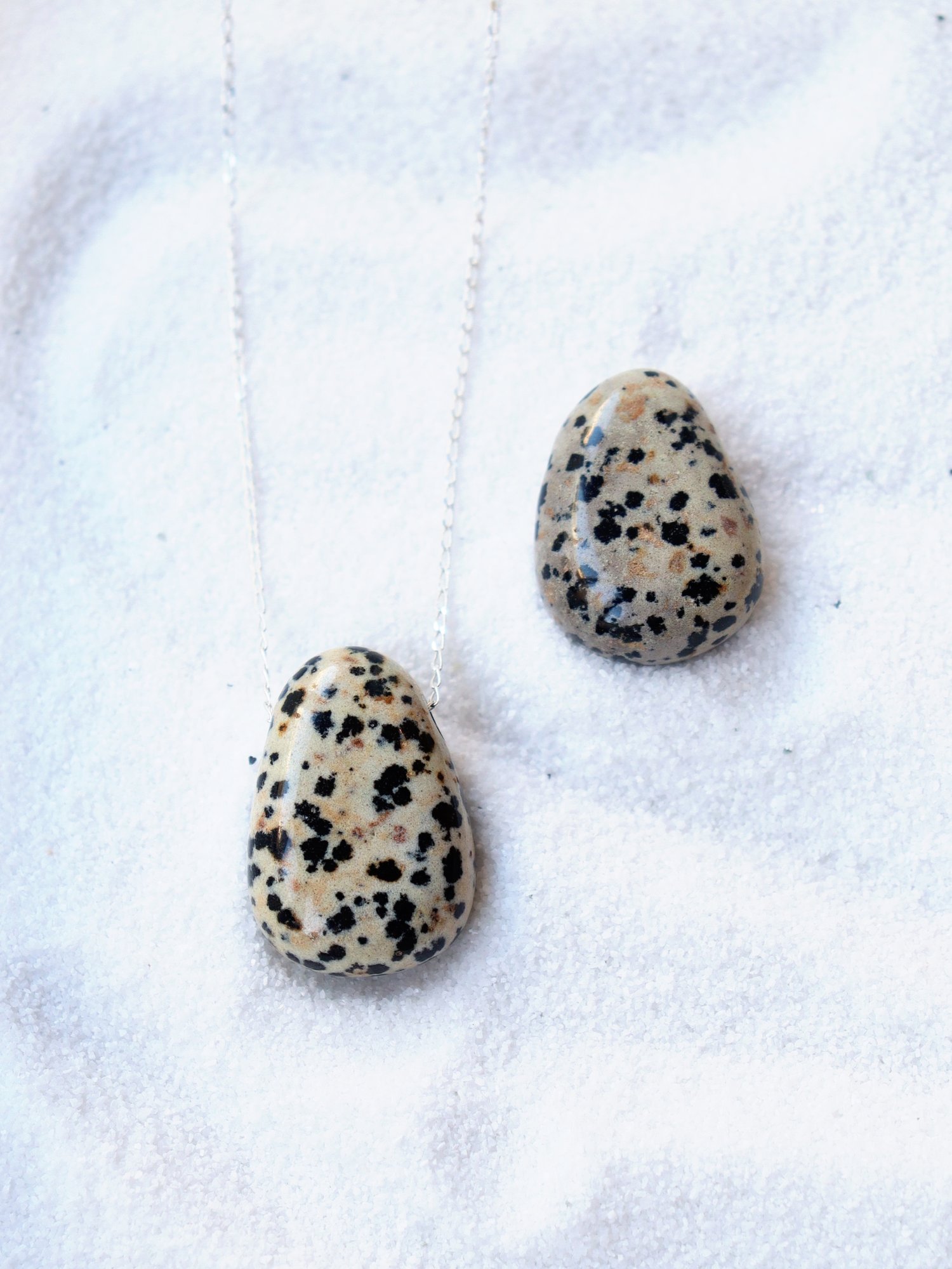 Jaspe dalmatien - Pierre pour Accepter le changement- SOLYA - Cristaux, Minéraux & Bonnes énergies - Lithothérapie - Uccle - Bruxelles - Belgique - Pierre naturelle - Pierre éthique - France