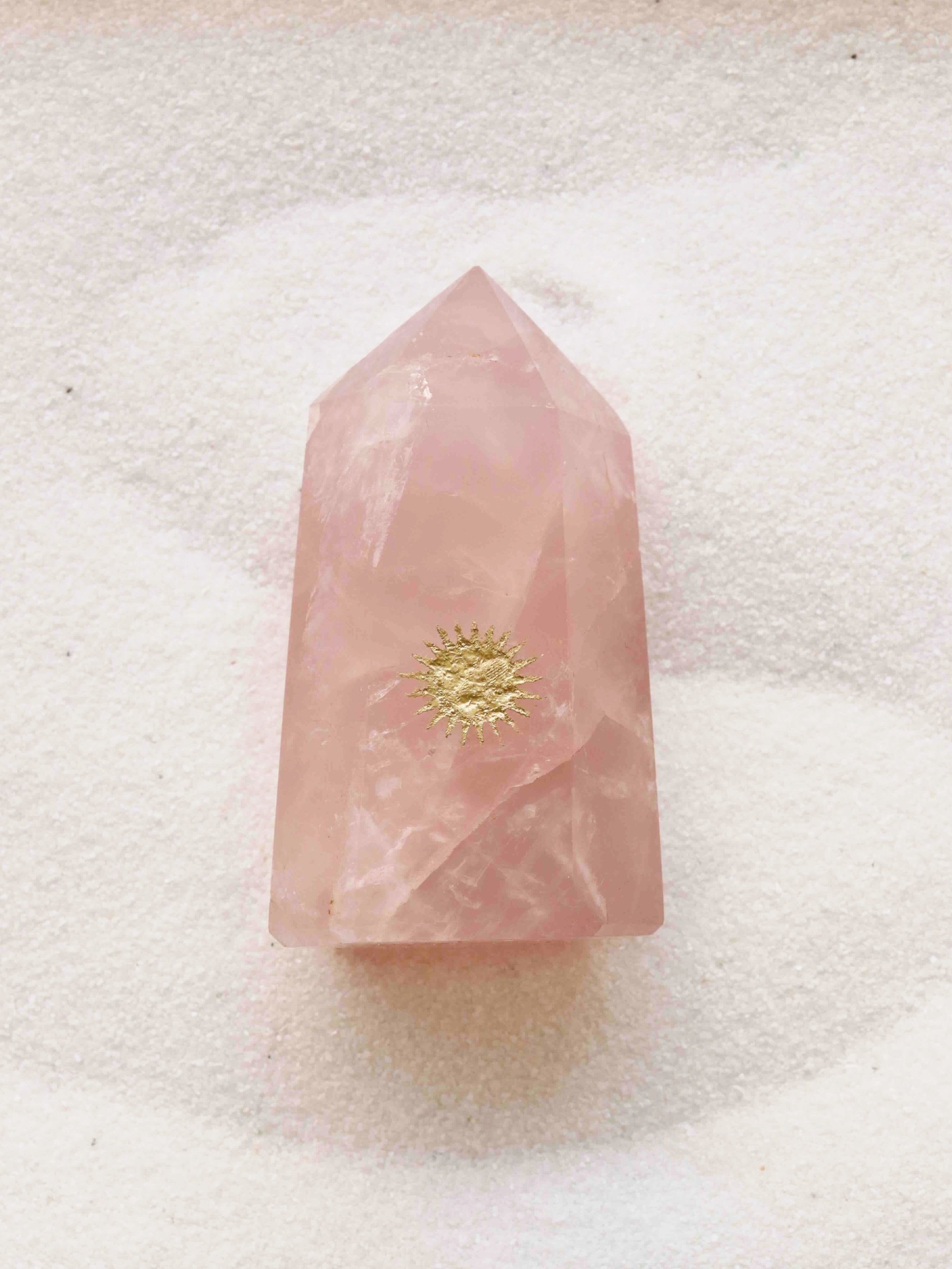 Pointe de Quartz rose gravée Soleil - Amour & Douceur