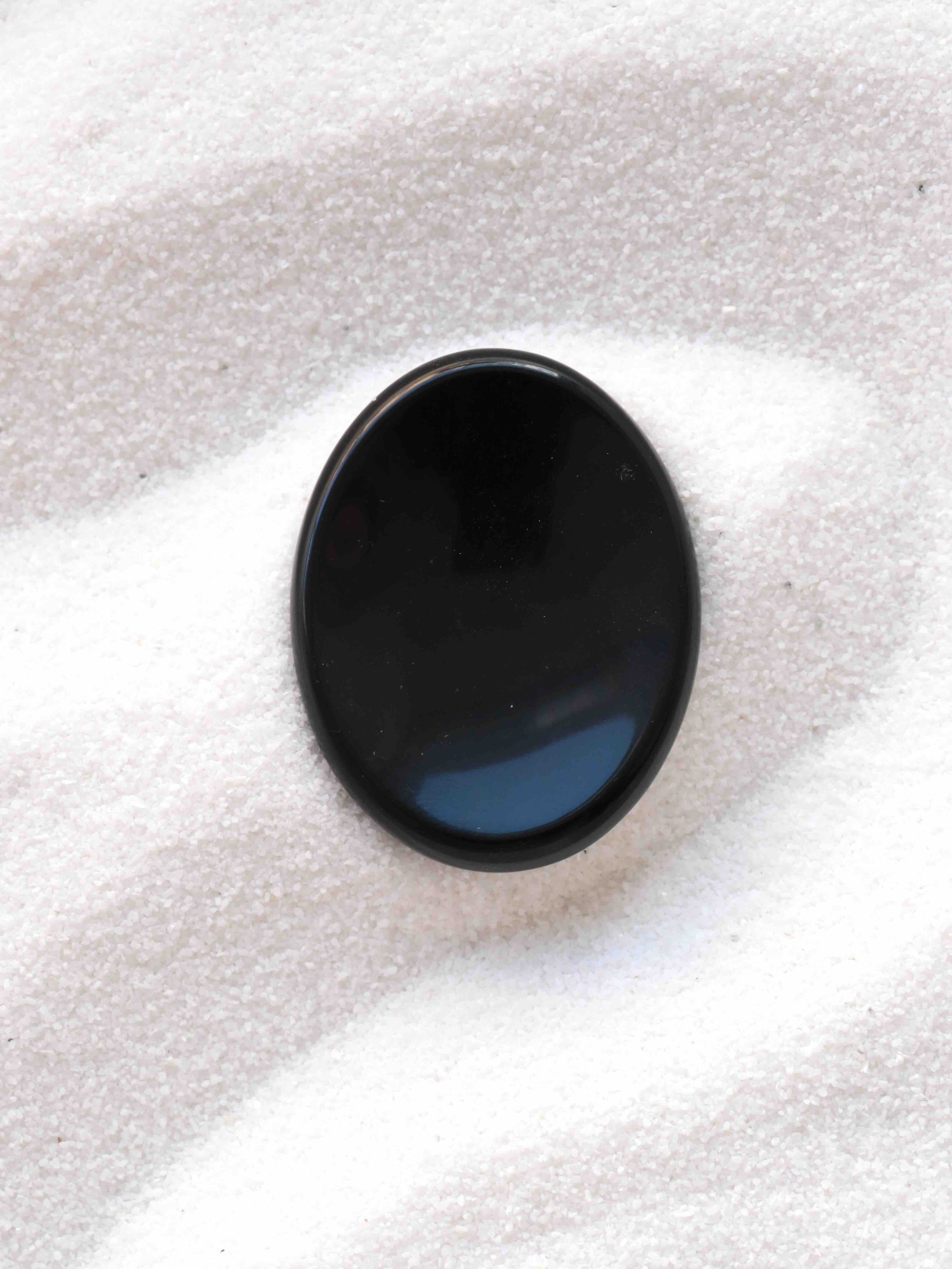 Pierre anti-stress Obsidienne - Pierre pour voir le positif - Eshop pierres naturelles & éthiques - SOLYA - Boutique en ligne de lithothérapie - Belgique - Cristaux & Minéraux
