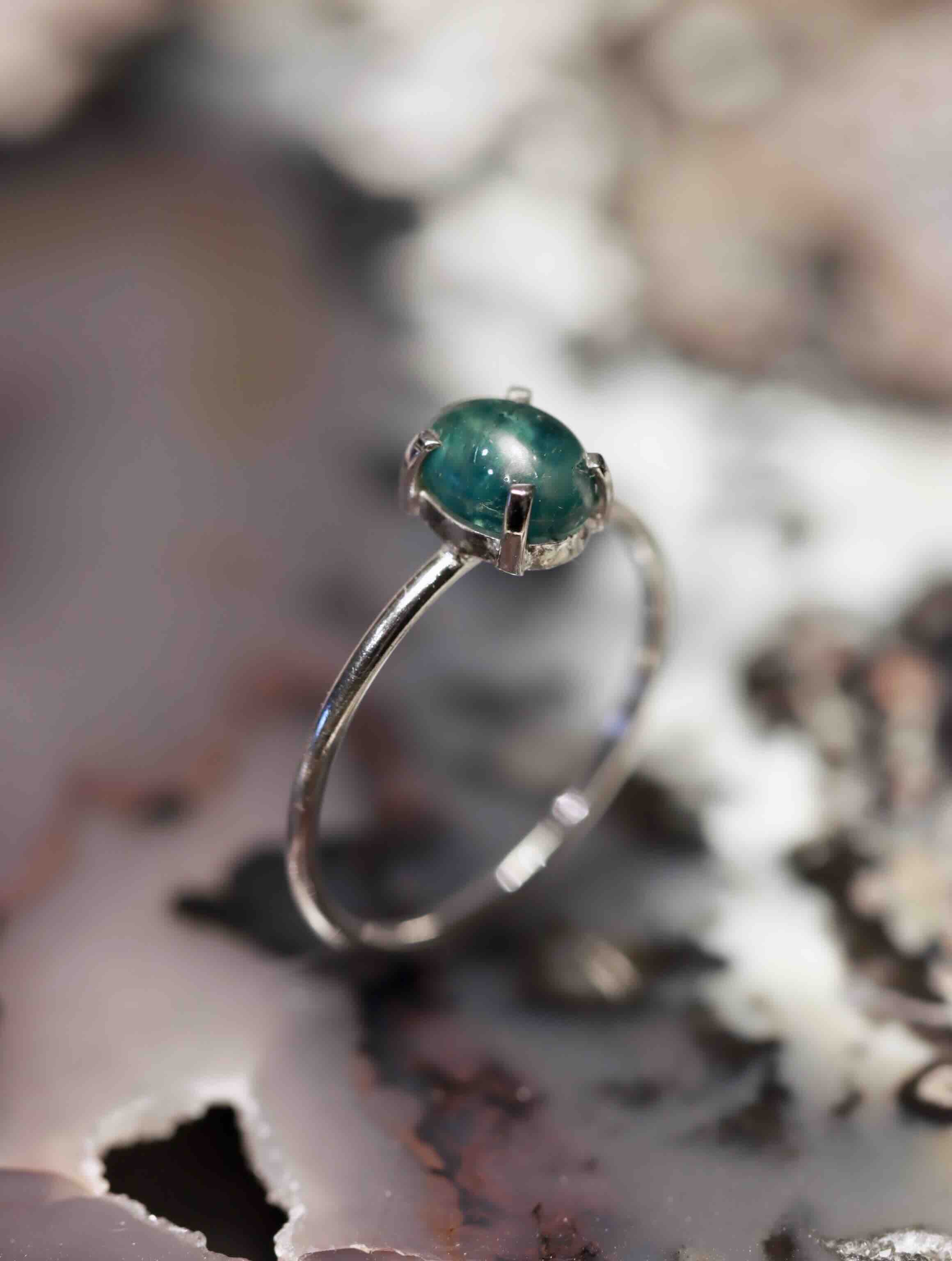 Bague Tourmaline Indigolite - Bijou avec pierre pour l'intuition & l'assurance - SOLYA - Boutique de bijoux, cristaux & minéraux en Belgique - Pierre éthiques & naturelles en Belgique