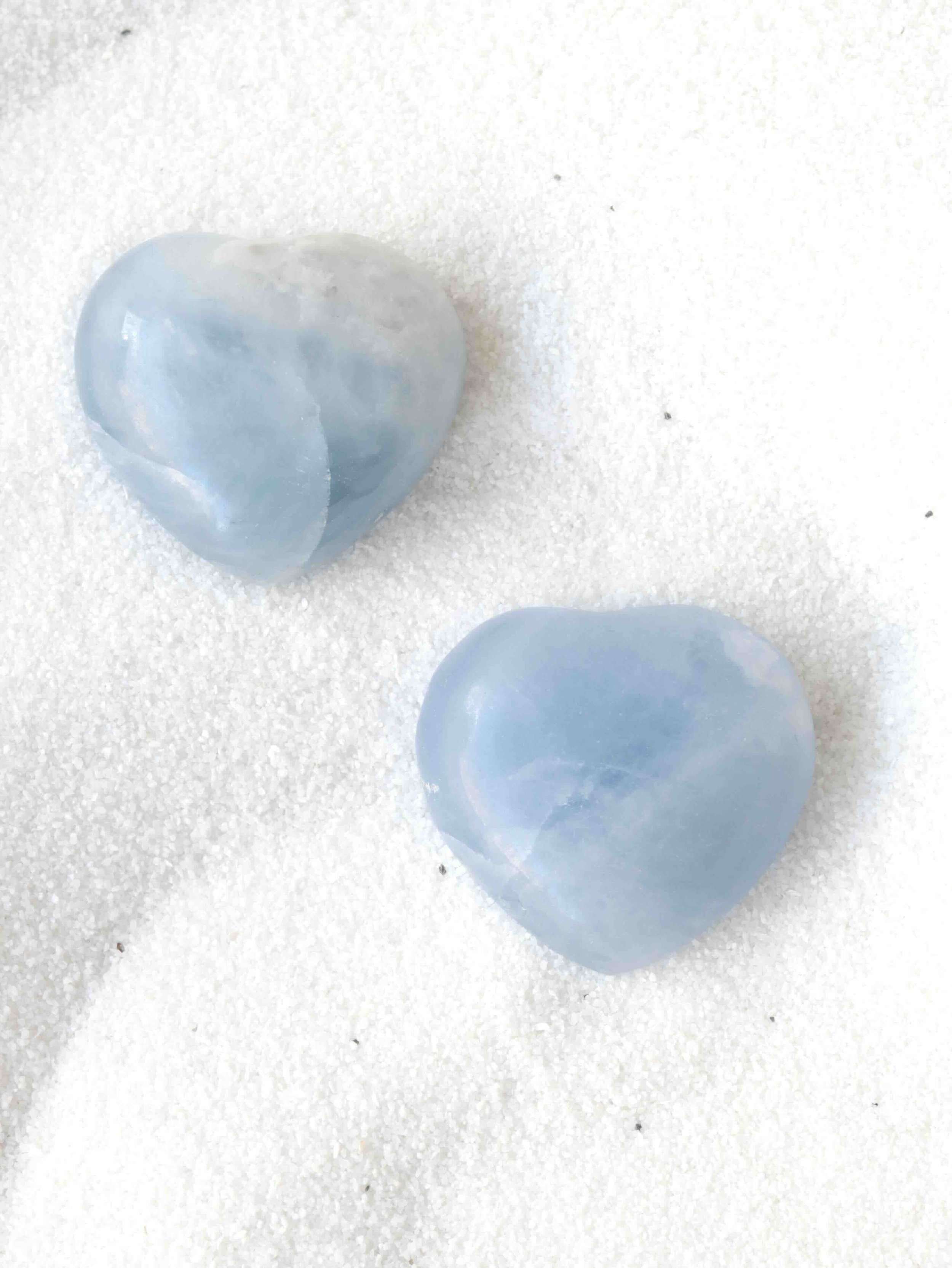 Cœur en en Calcite bleue - Pierre pour s''apaiser & se relaxer - SOLYA - Eshop de lithothérapie - Boutique de pierres semi-précieuses - Cristaux & Minéraux - France - Belgique