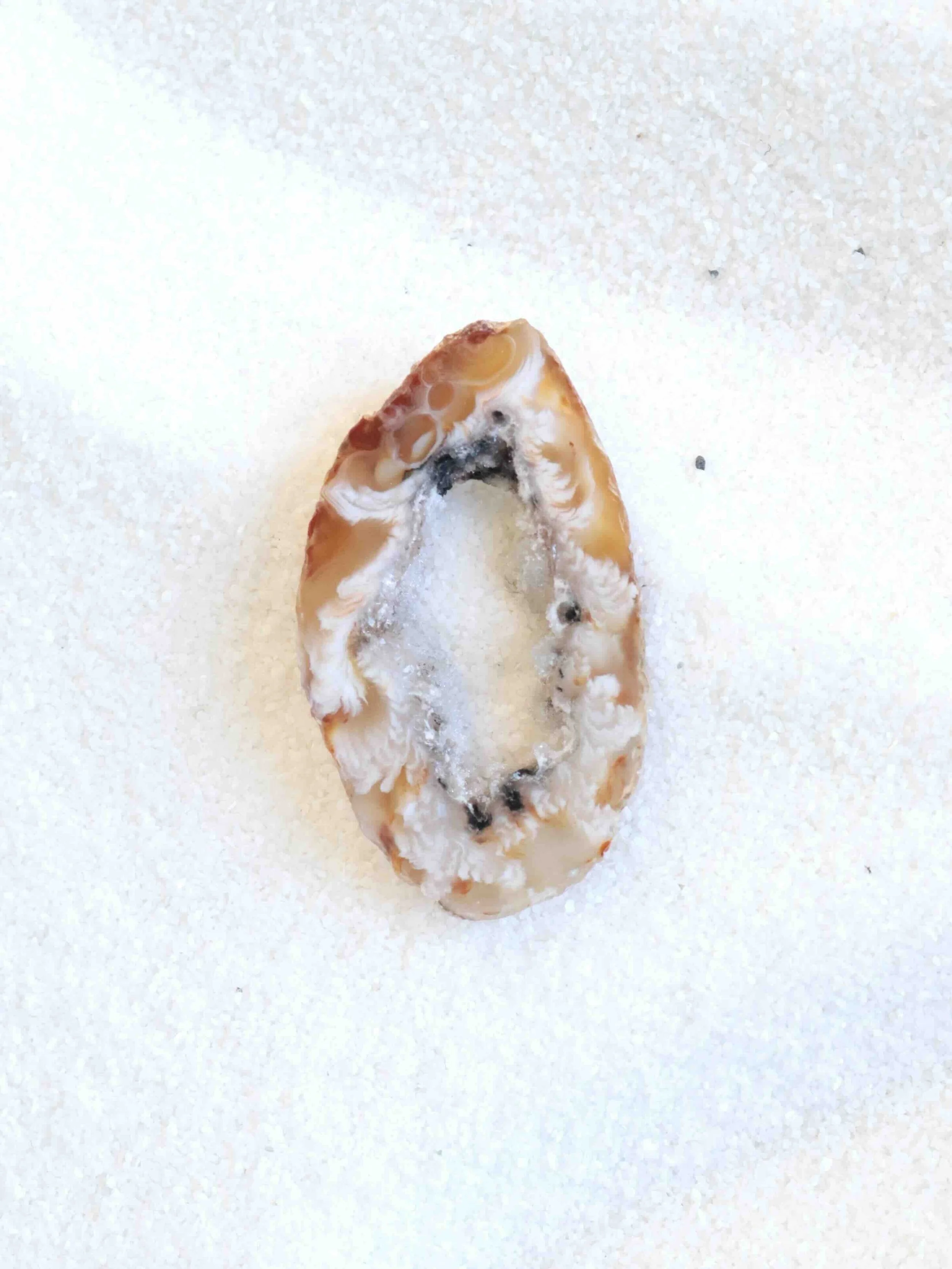 2 - Petite tranche d'Agate - Pierre pour le courage & la chance - SOLYA - Eshop de lithothérapie - Magasin de pierres éthiques & naturelles en Belgique - Bijoux, cristaux & minéraux.jpeg