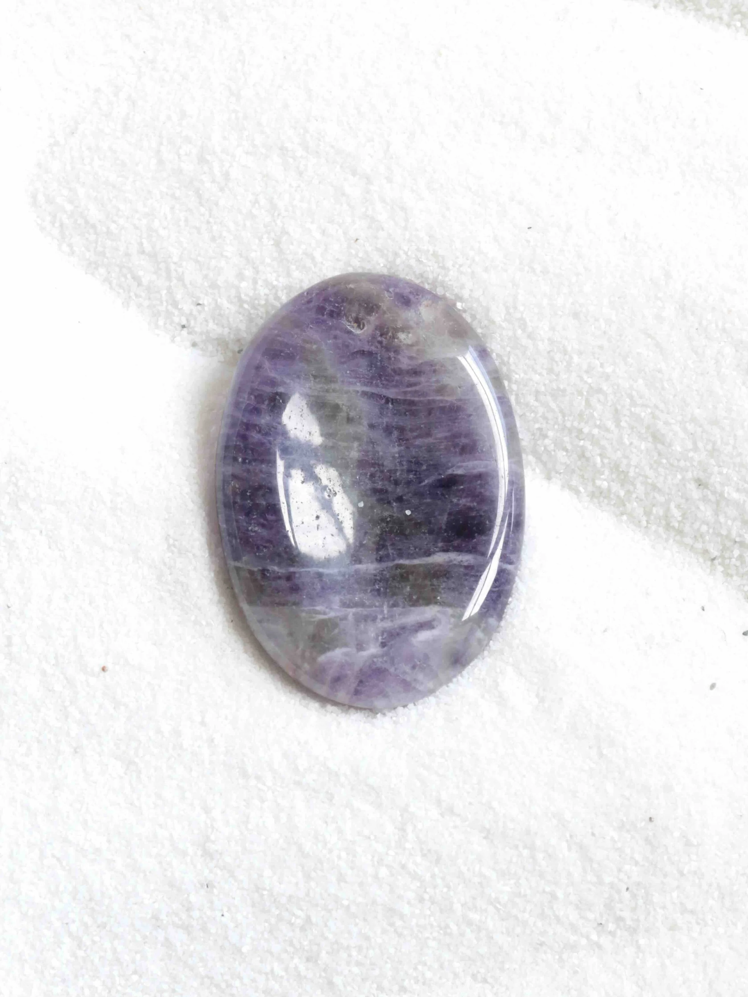 Pierre anti-stress Améthyste - Worry stone pour se détendre & se Reconnecter - Lithothérapie - Magasin de bijoux, cristaux & minéraux en Belgique - Pierres éthiques & naturelles