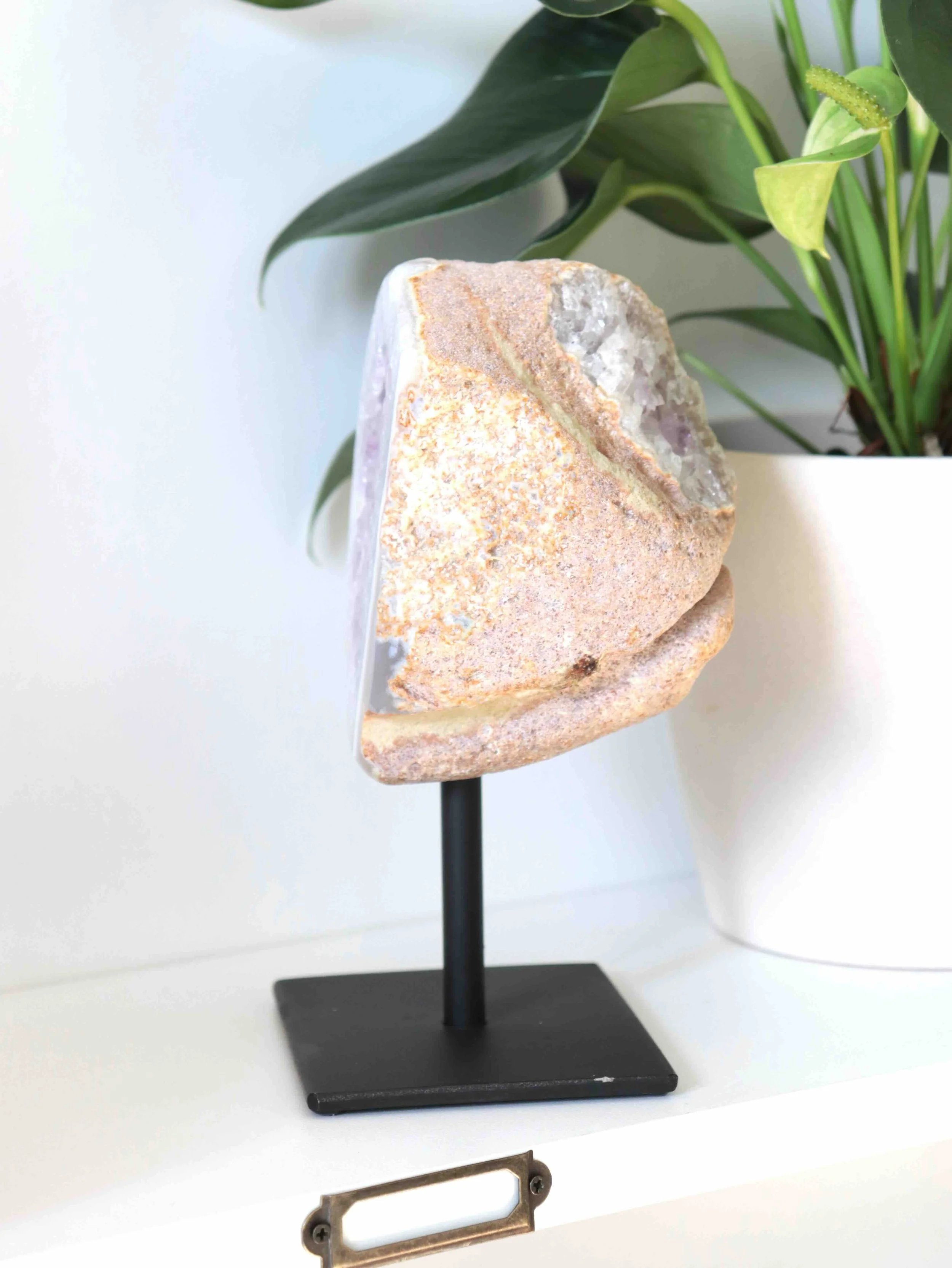 4 - Agate du Brésil sur pied - Pierre pour le courage & la chance - SOLYA - Eshop de lithothérapie - Magasin de pierres éthiques & naturelles en Belgique - Bijoux, cristaux & minéraux.jpeg