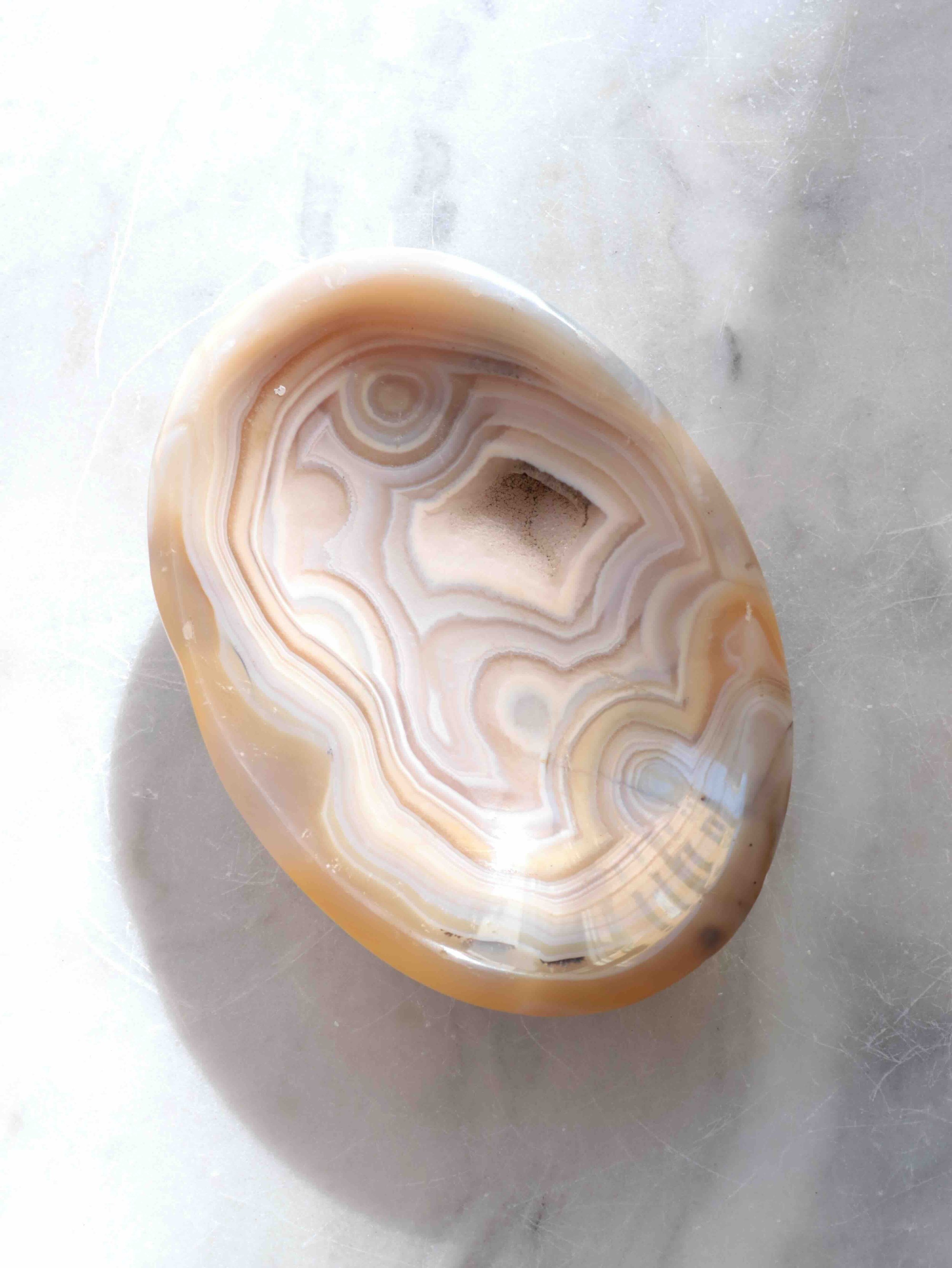 Grand vide poche en Agate - Pierre pour le Courage & la Chance - SOLYA - Lithothérapie - Cristaux, Minéraux & Bonnes énergies - Bruxelles - Uccle - Magasin de lithothérapie en Belgique