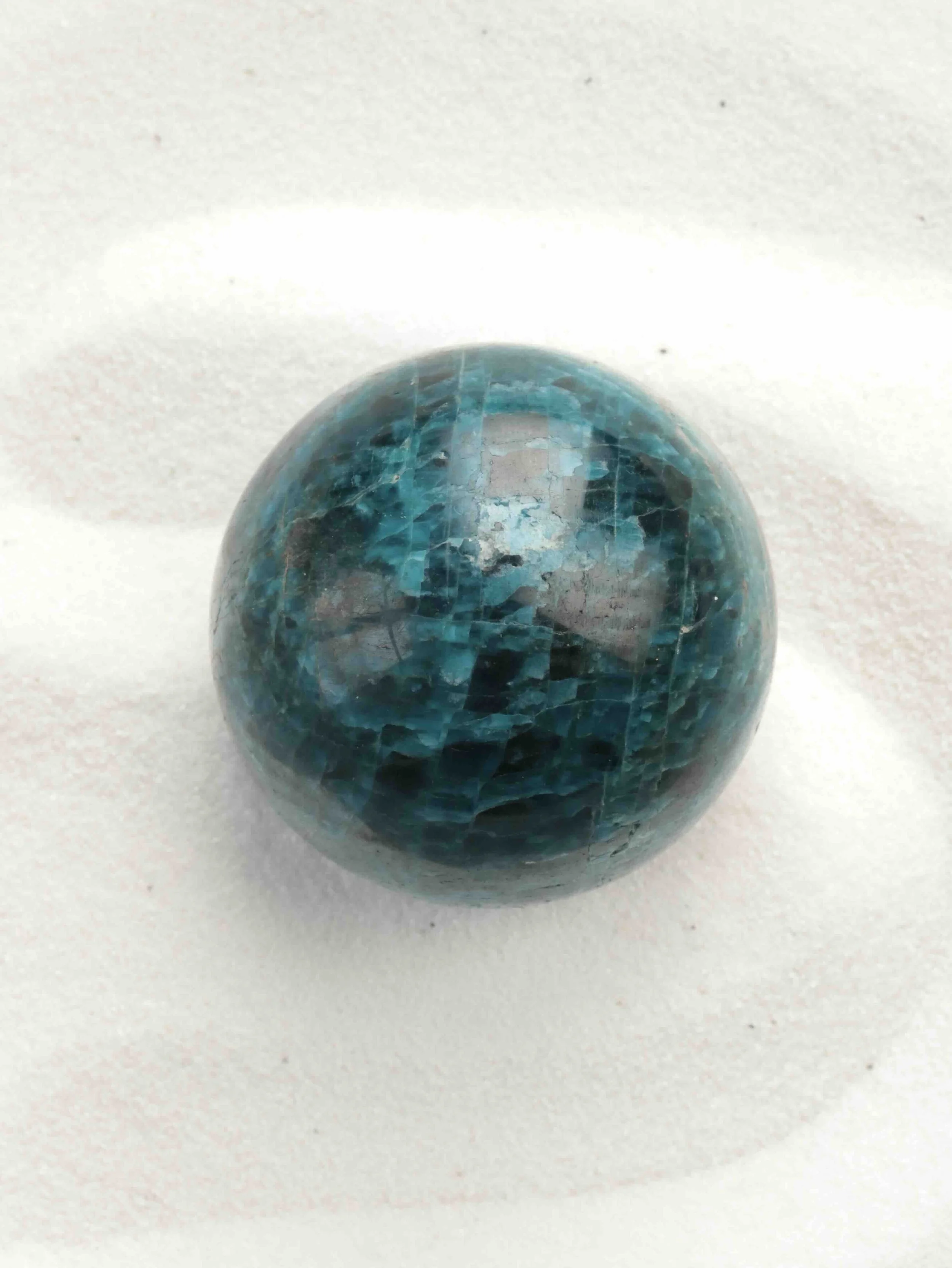 Sphère en Apatite bleue - Transcender les troubles émotionnels & apaiser les tensions