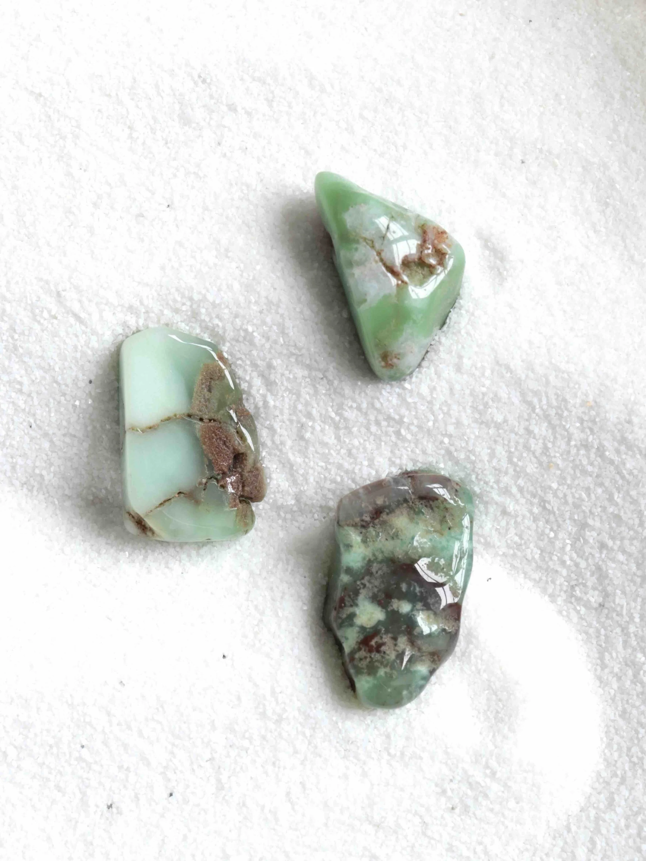 Chrysoprase - Pierre pour accepter & avancer - Lithothérapie - SOLYA - E-shop de cristaux & minéraux en ligne - Magasin en ligne de lithothérapie
