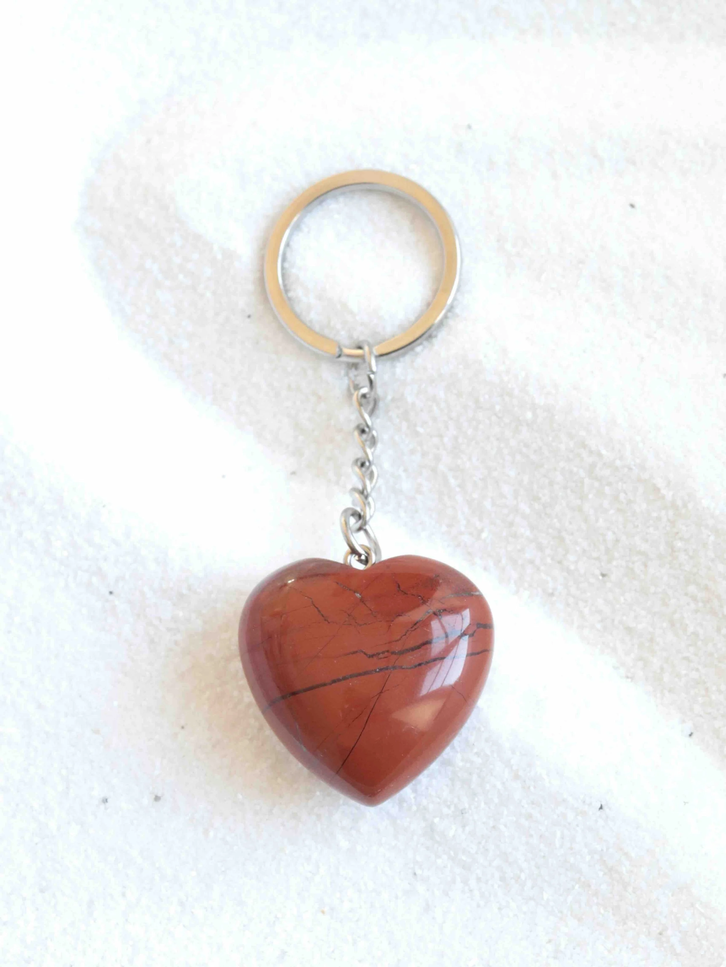 Porte-clé cœur en Jaspe rouge - Pierre pour prendre sa place - SOLYA - Eshop de lithothérapie - Magasin de pierres éthiques & naturelles en Belgique - Bijoux, cristaux & minéraux.jpeg