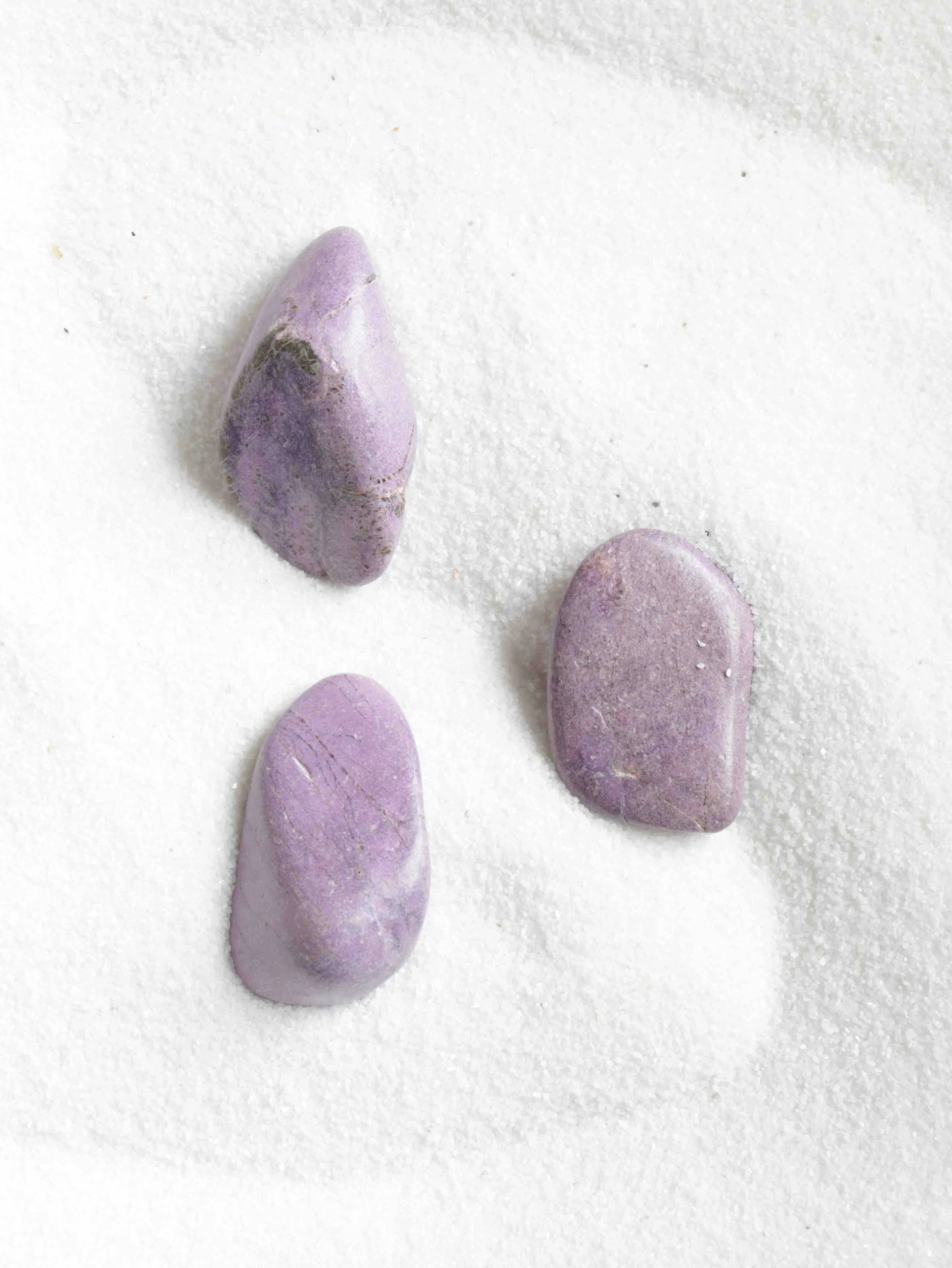 Stichtite - Pierre pour écouter sa voix intérieure - SOLYA - Magasin de cristaux, minéraux & bijoux en Belgique - Boutique de pierres éthiques & naturelles à Bruxelles, Uccle - Lithothérapie