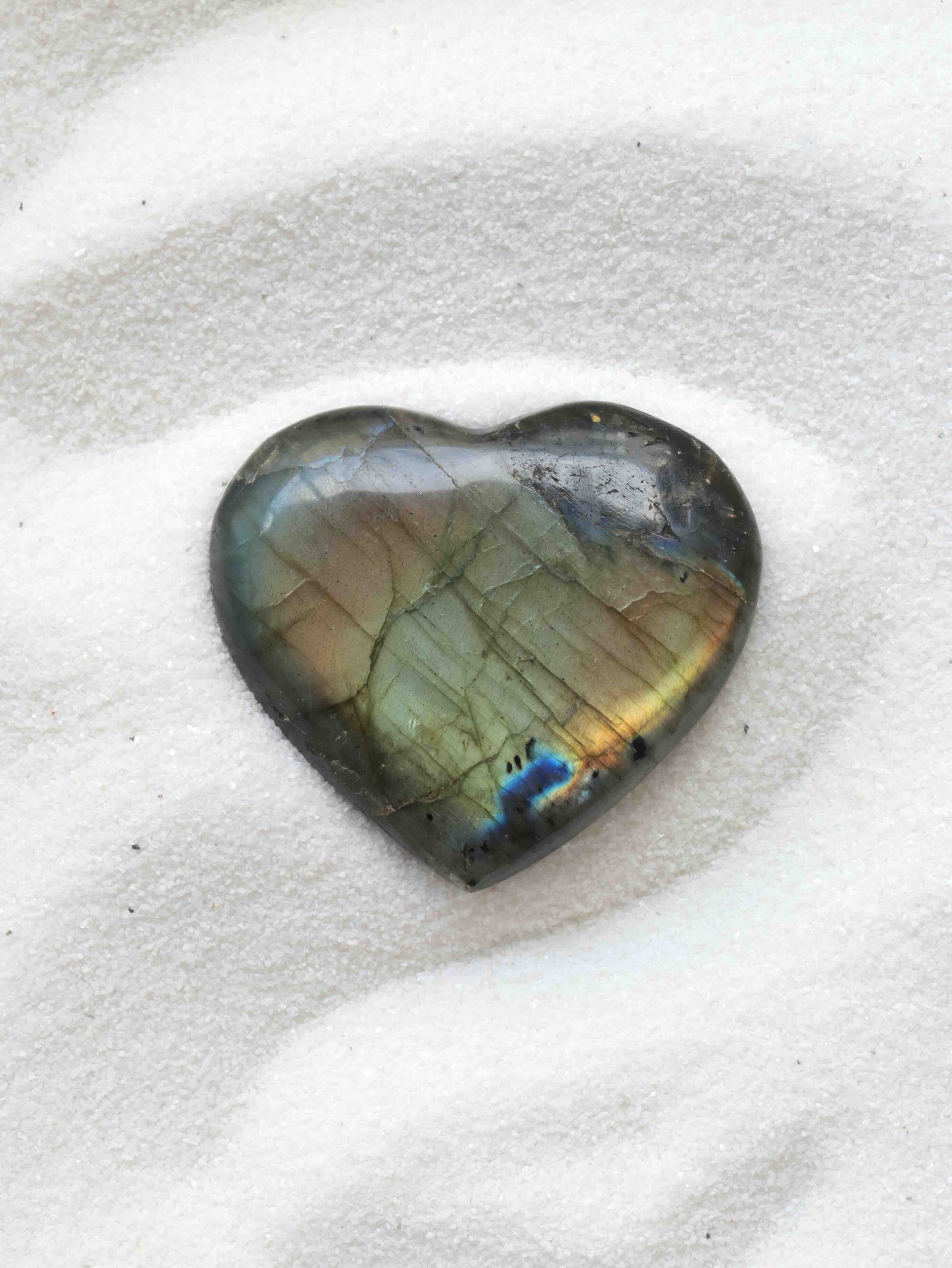 Cœur en Labradorite - Se sentir protégé - SOLYA - Lithothérapie - Cristaux, Minéraux & Bonnes énergies - Uccle - Bruxelles - Pierre naturelle - Belgique