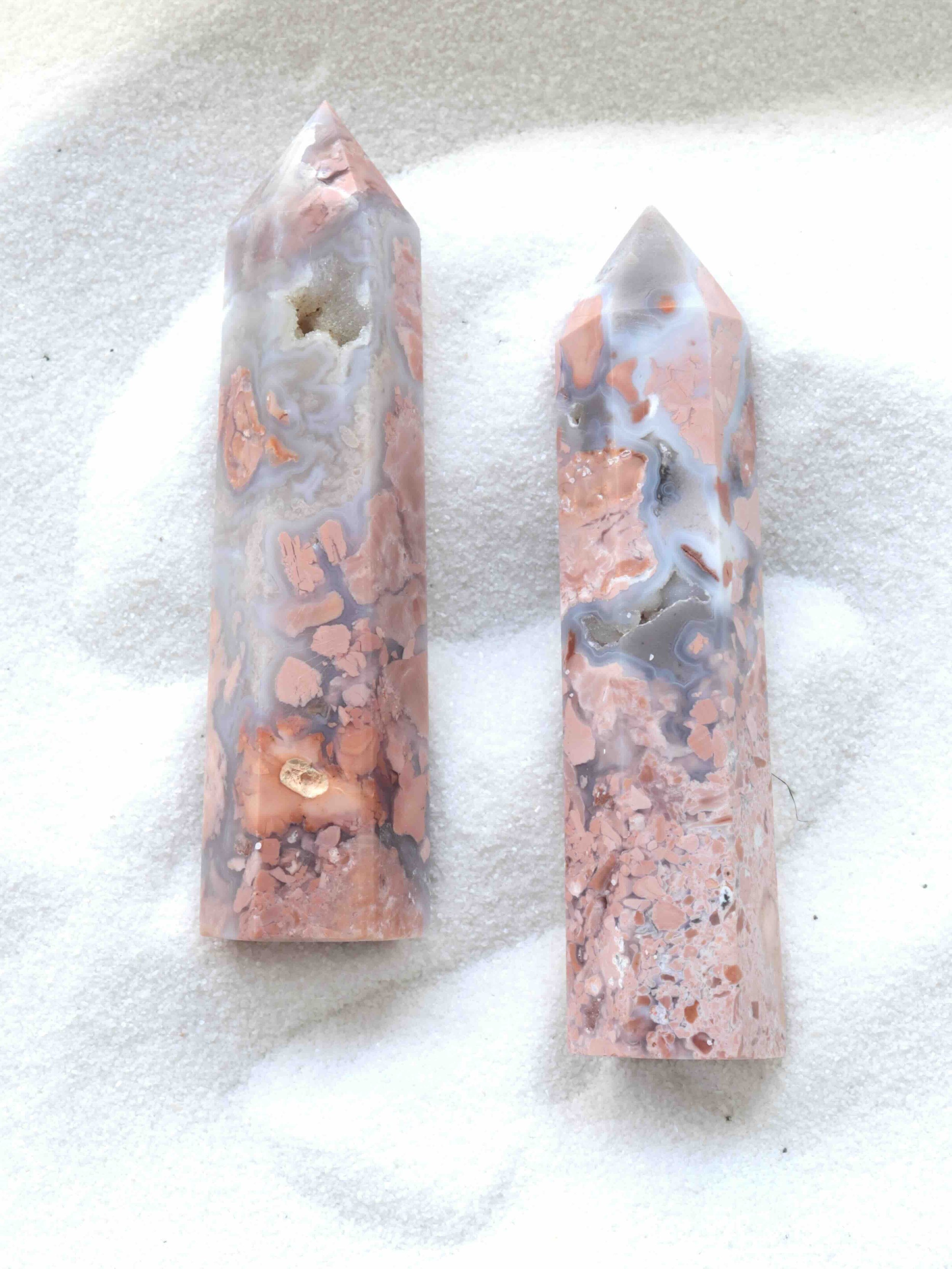 Pointe en Agate rose - Courage & Chance - SOLYA - Cristaux, Minéraux & Bonnes énergies - Bruxelles - Uccle - Magasin de lithothérapie en Belgique - Pierre éthique et naturelle - Eshop de lithothérapie