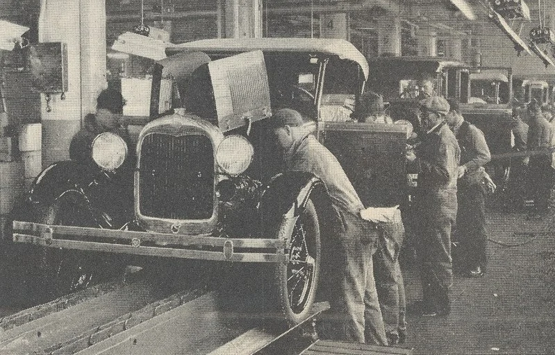 Ford_assembly_line.jpg