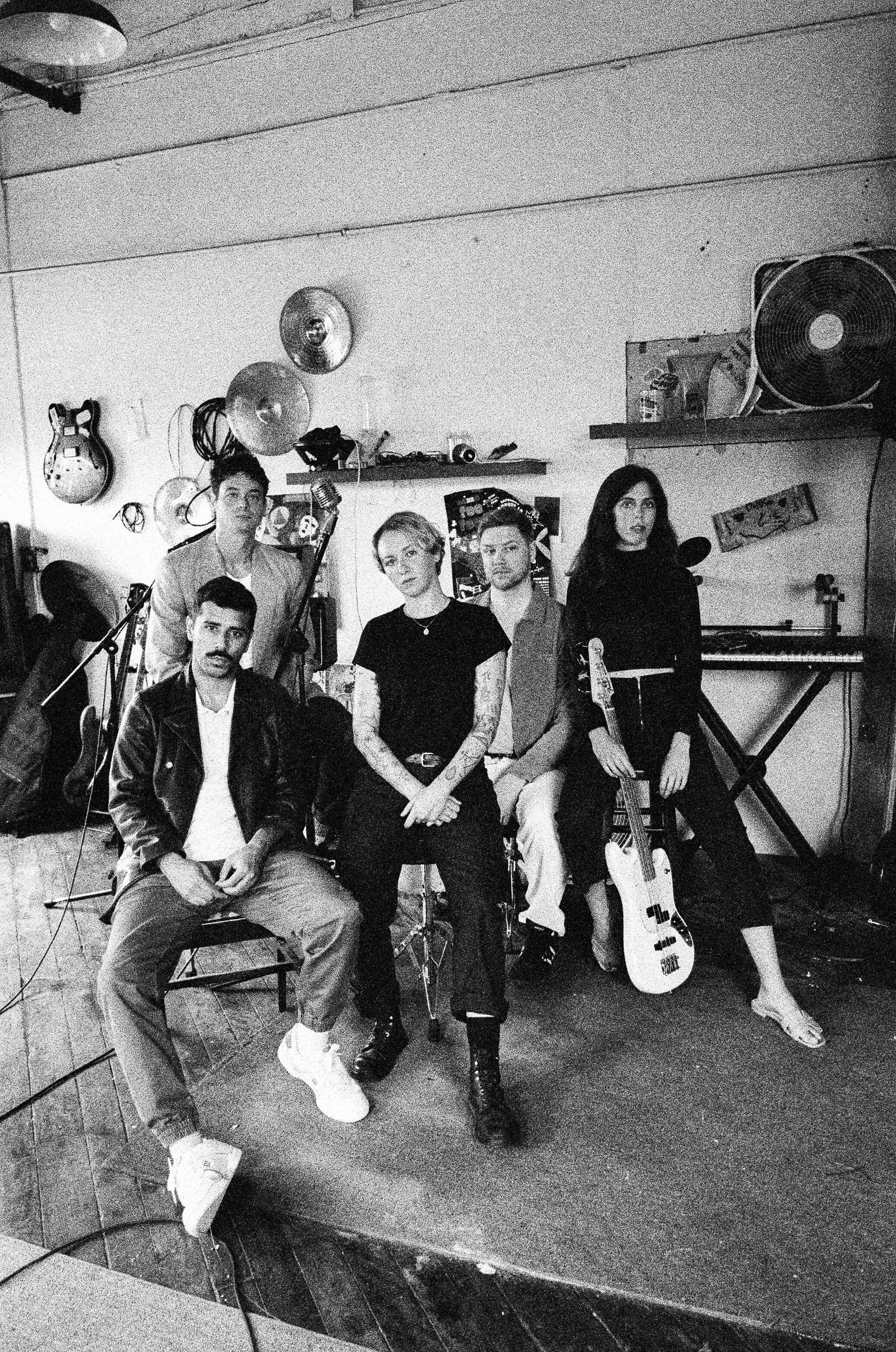 "Discover Lookers' Latest Single: 'Alone'"