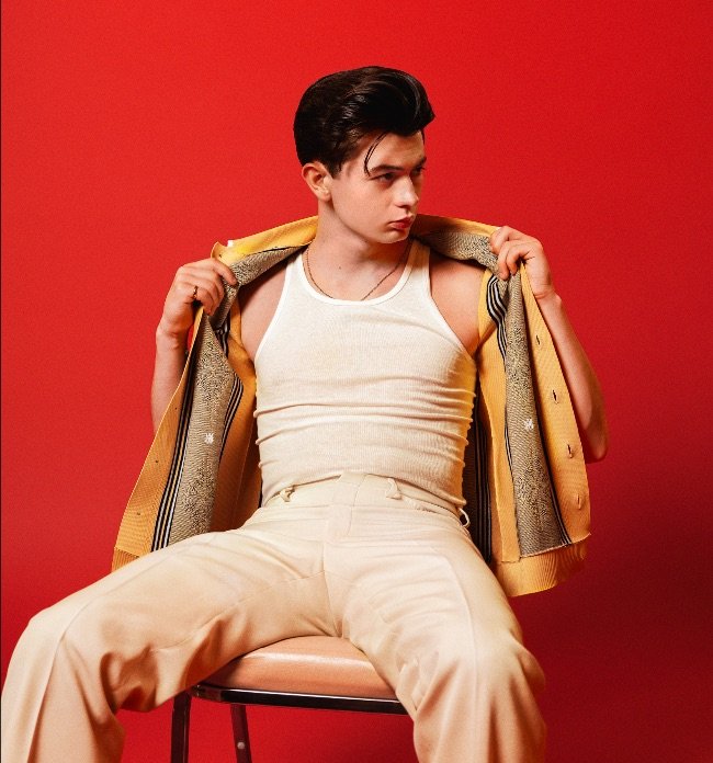 "Elliot James Reay Launches Debut EP Today"