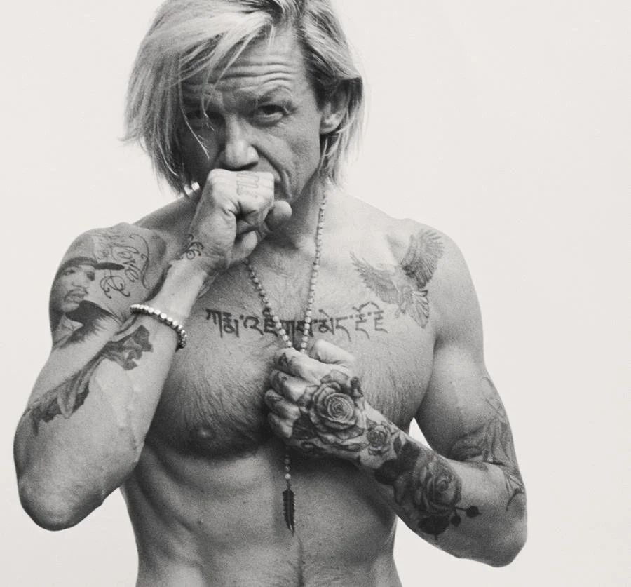 "Wojtek Mazolewski Unveils Captivating New Album Solo"