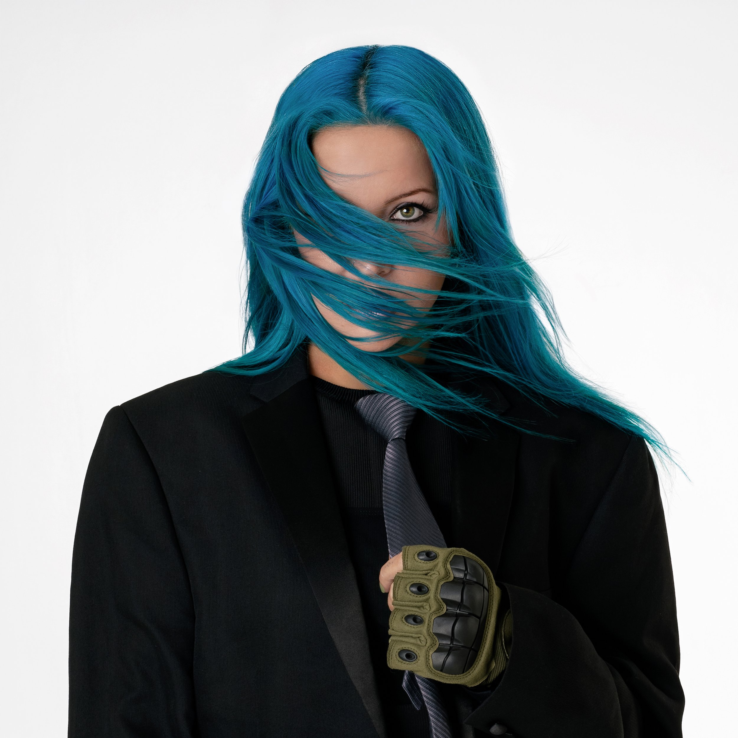 "Charlotte Sands Unveils Groundbreaking New Album 'Satellite'"