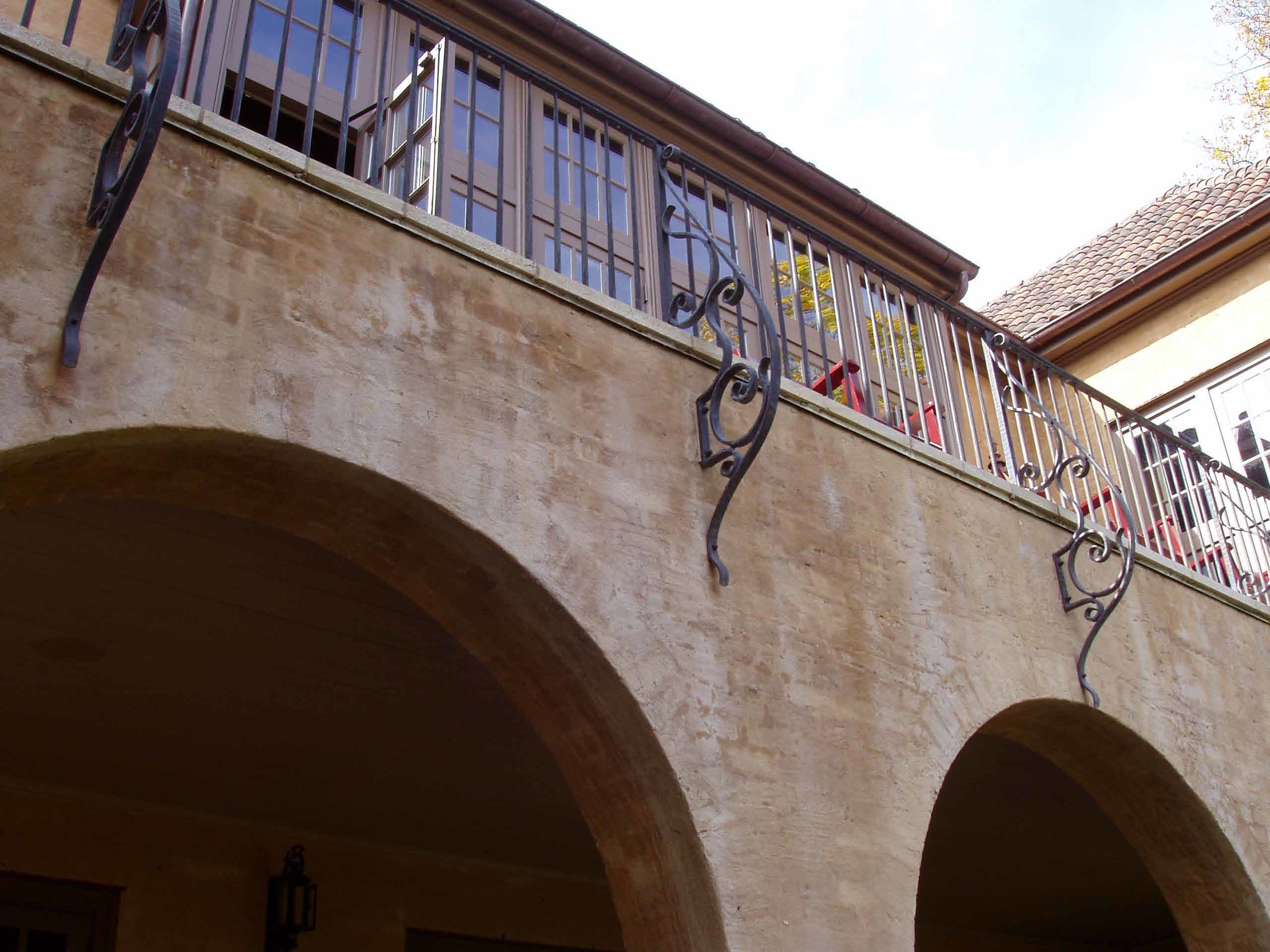 support for balcony railing