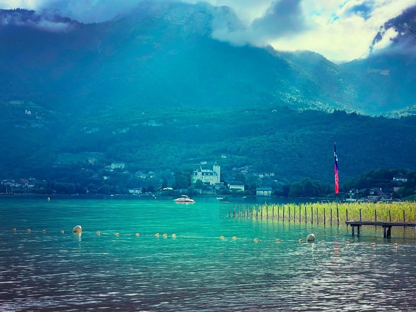 🇬🇧Where attention goes, energy flows.

Each day is woven with synchronicities.
A serendipitous meeting,
an idea blooming while walking in nature,
a dream whispering its truth at dawn&hellip; ✨

Everything is connected.
Every sign is an invitation.

