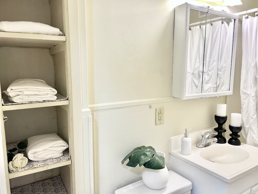 Bathroom 1 West Sixth.jpg