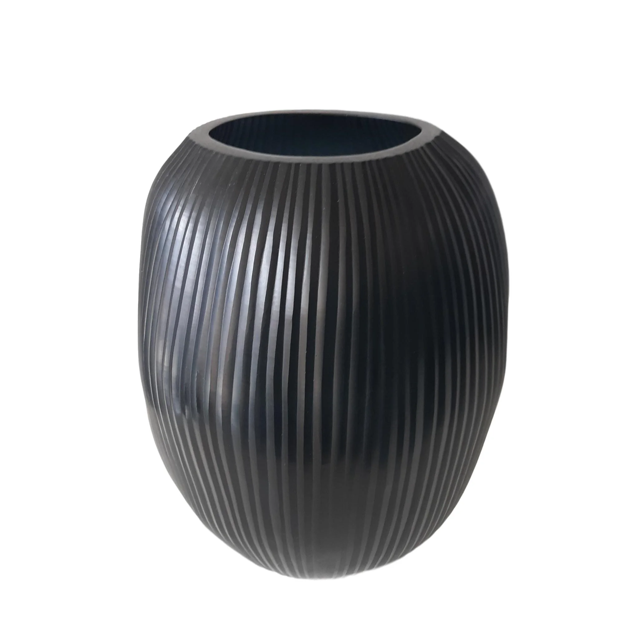 Nagaa Vase, Black